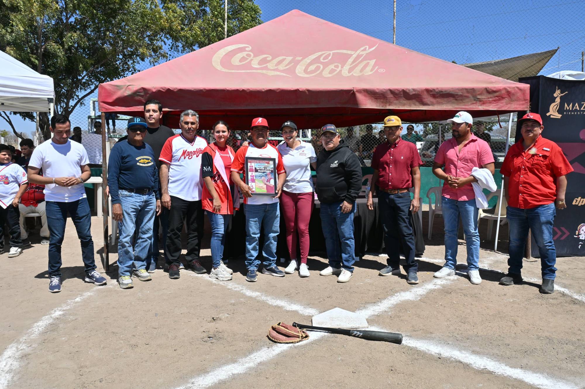 $!Reconocen labor de Lorena Aguilar en la formación de nuevos peloteros, en la comunidad La Amapa