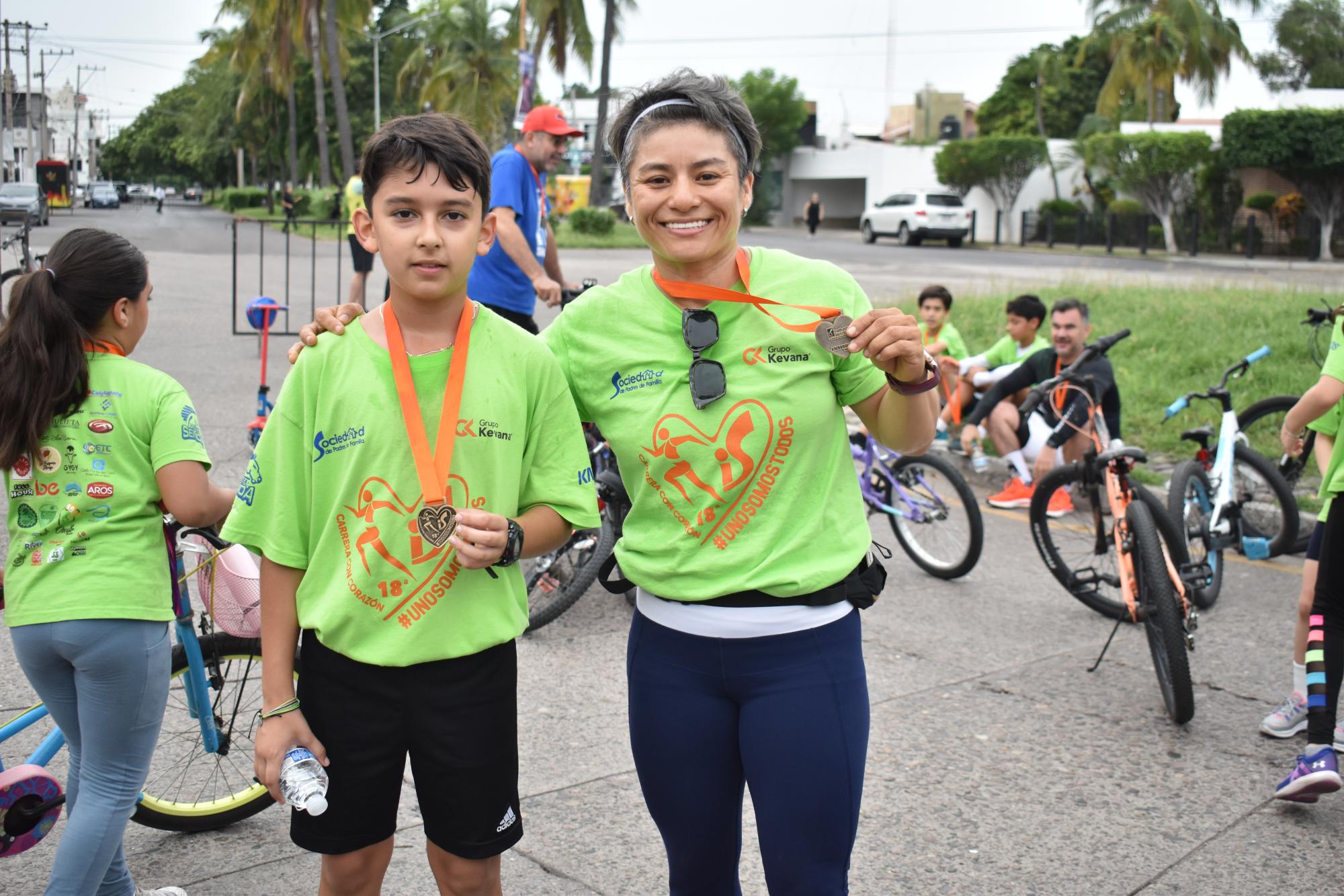 $!La entrenadora Evelyn Villatoro con su alumno José Ángel Félix.