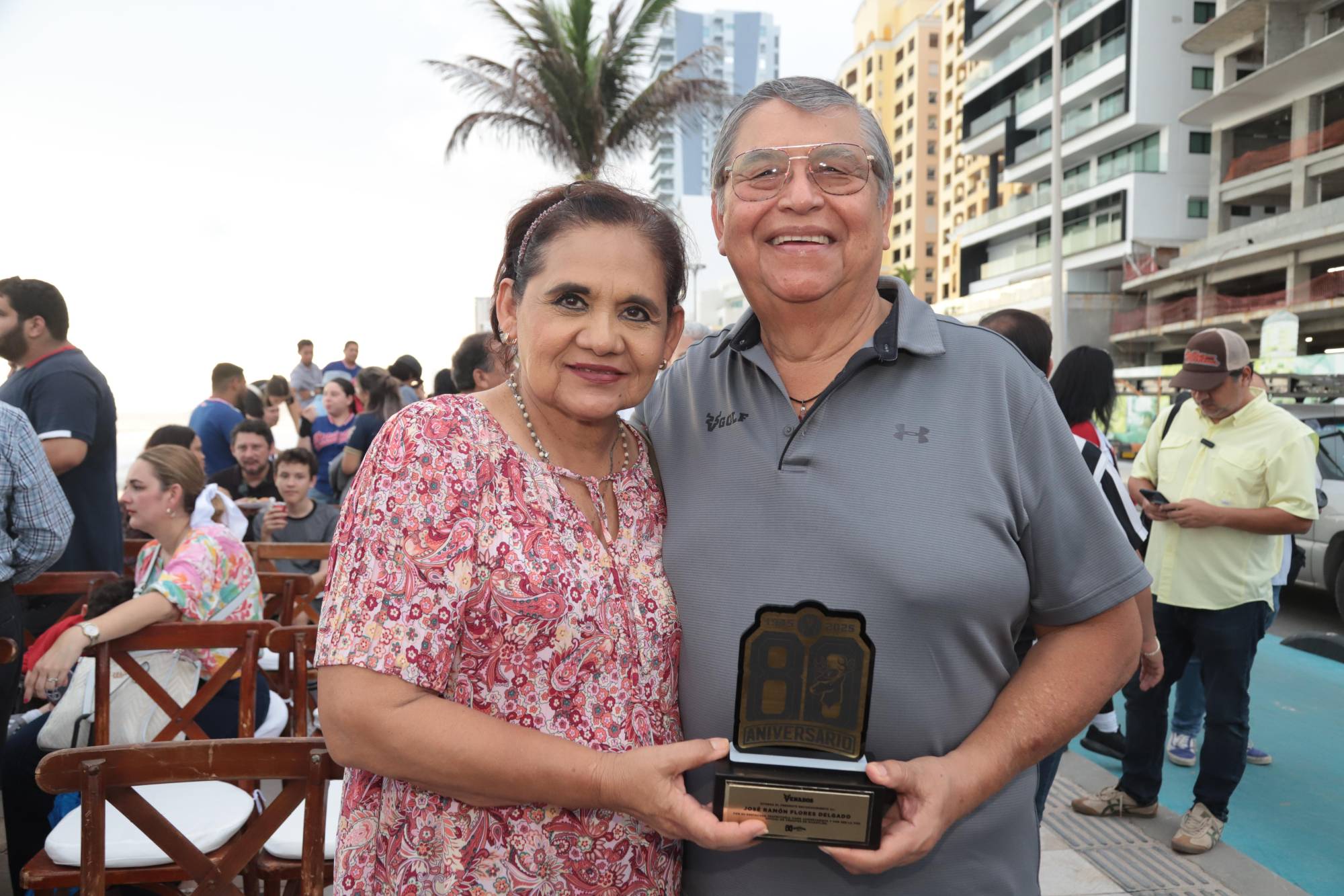 $!Rosalia Rosales de Flores y José Ramón Flores.