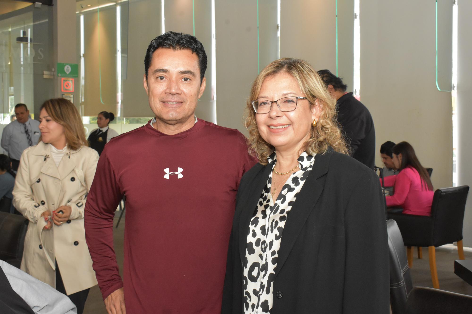 $!Elsa de la Garza, directora del Country Club de Culiacán y Abel Iturríos.