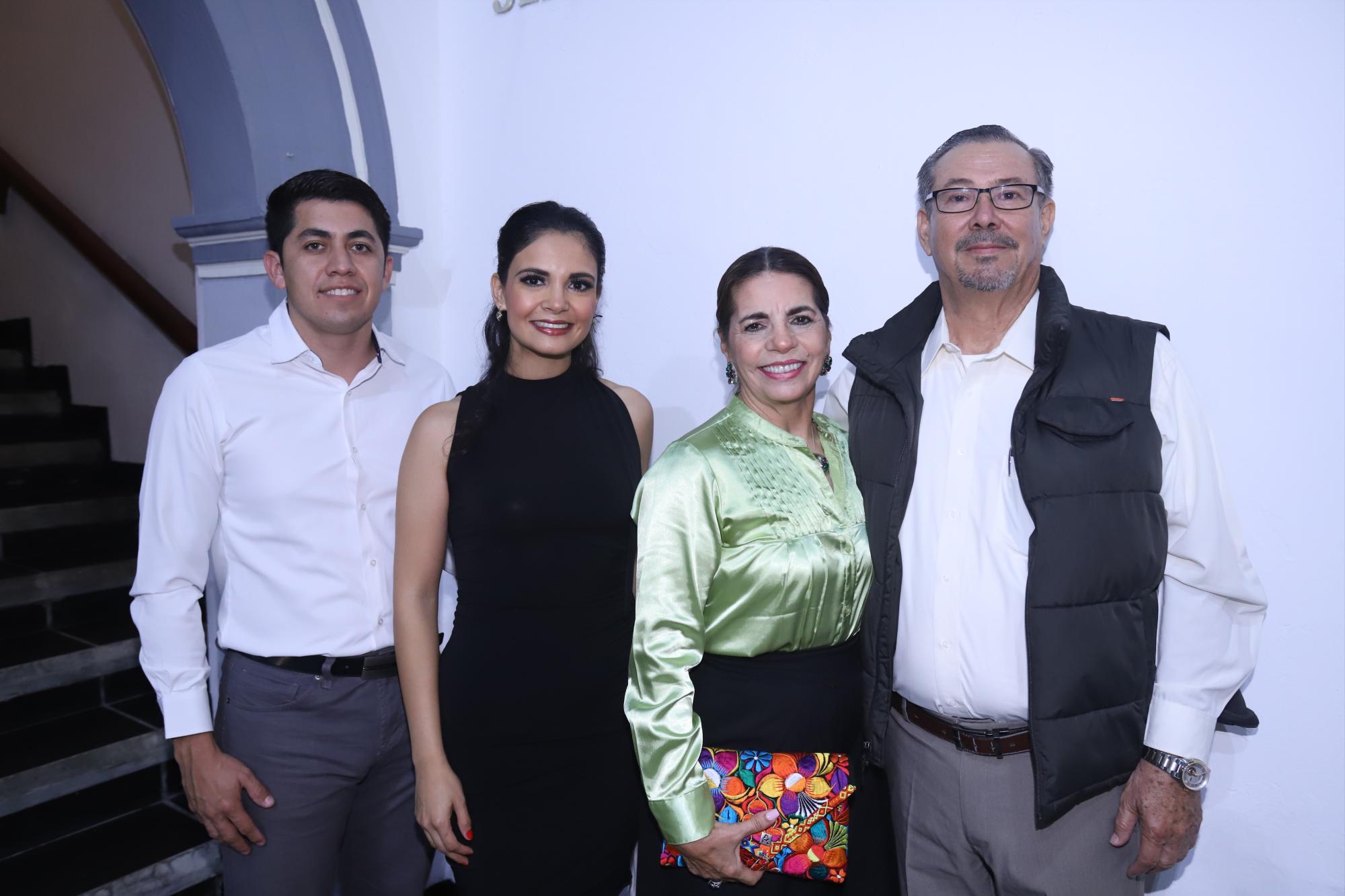 $!Víctor Yáñez, Karen Tirado, Pilar Arámburo y David Tirado.