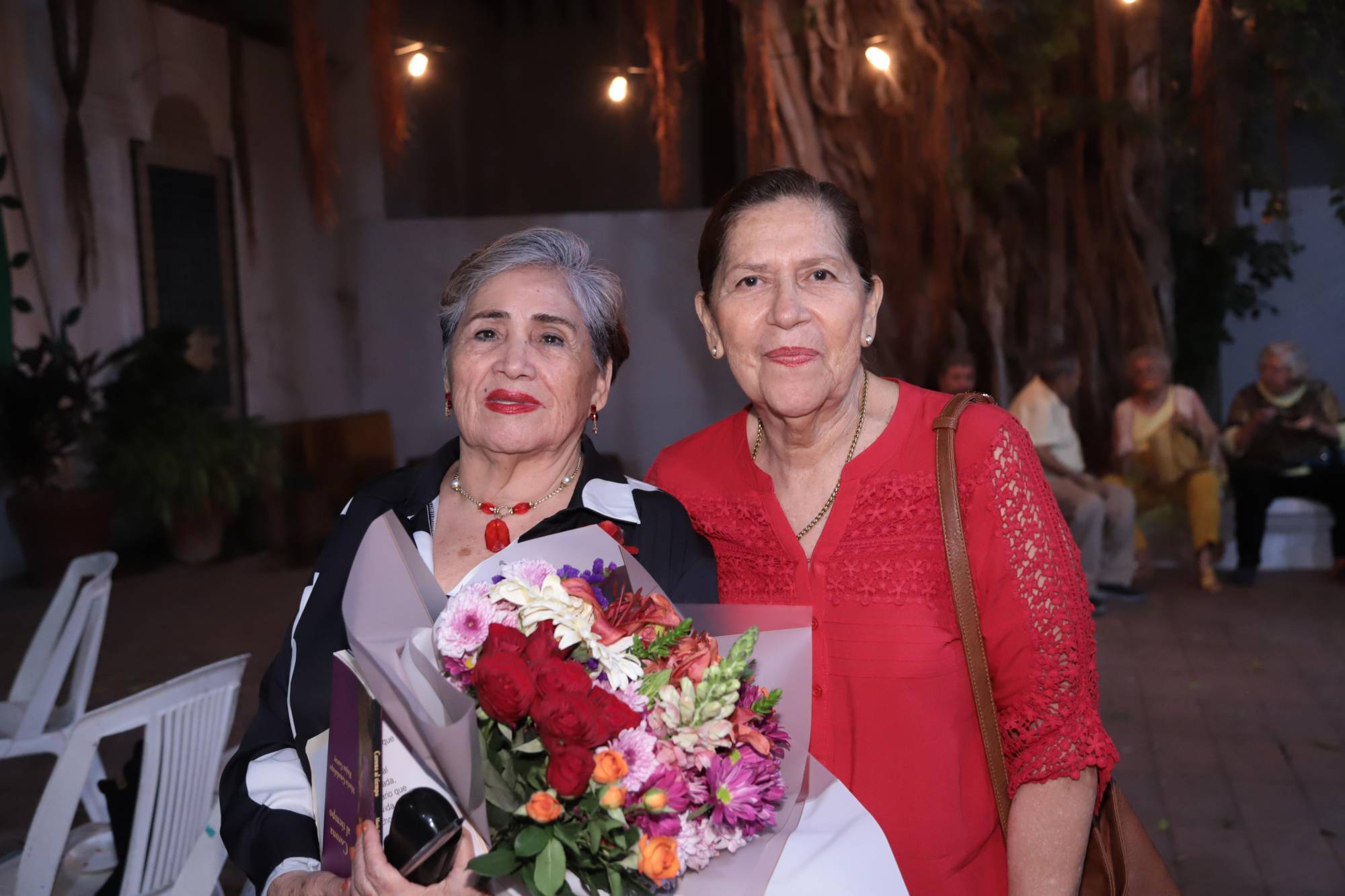 $!María Guadalupe junto a María Antonieta Osuna