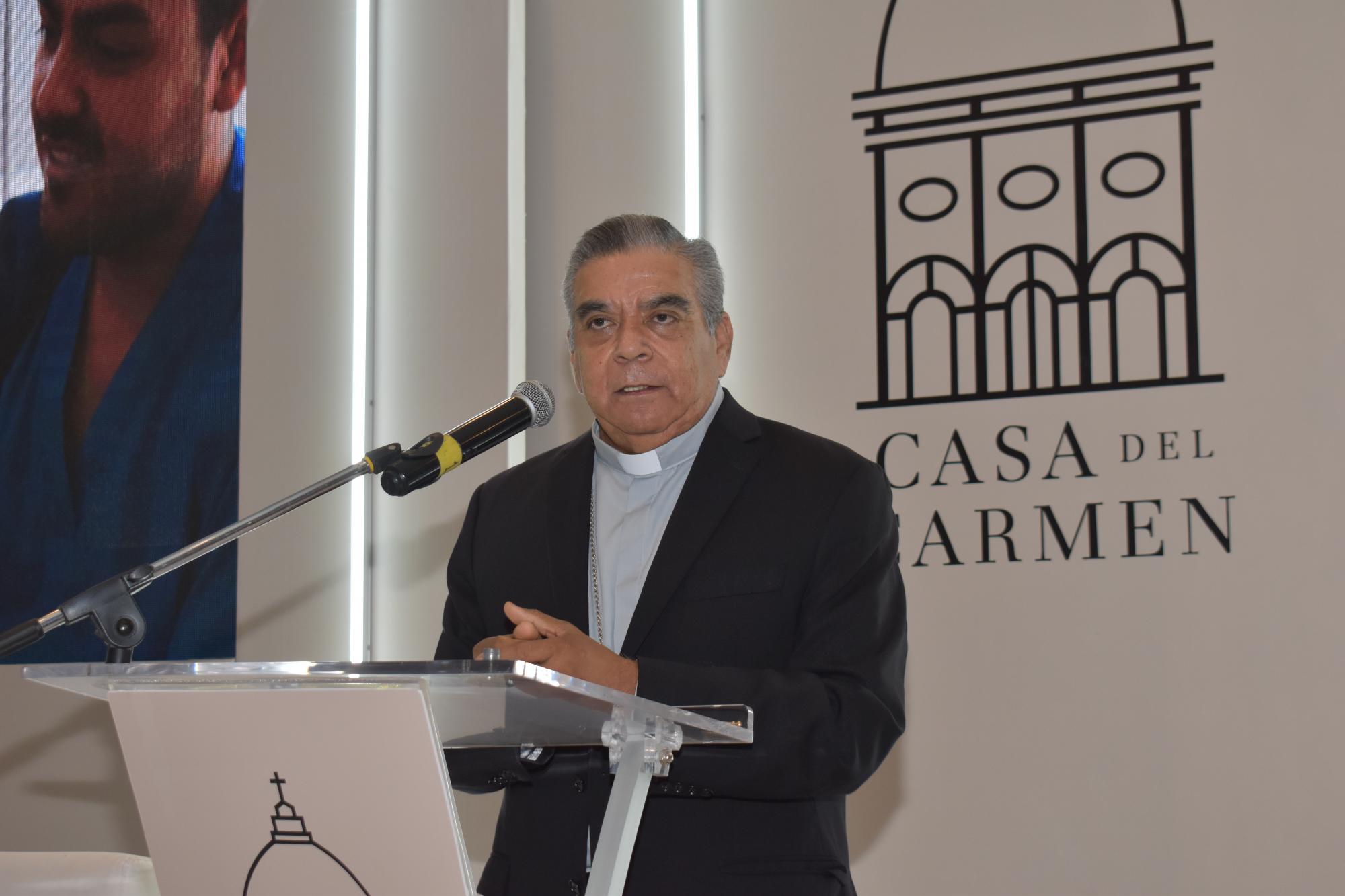 $!El Obispo de Culiacán, Jesús José Herrera Quiñónez, dio un mensaje previo a la conferencia.