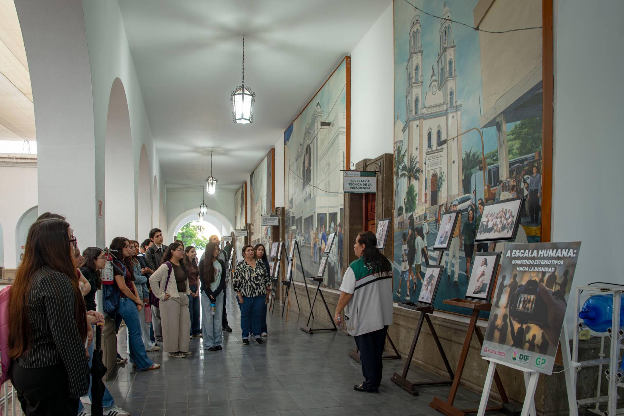 $!Estudiantes de la UAS simulan Cabildo en su visita al Palacio Municipal