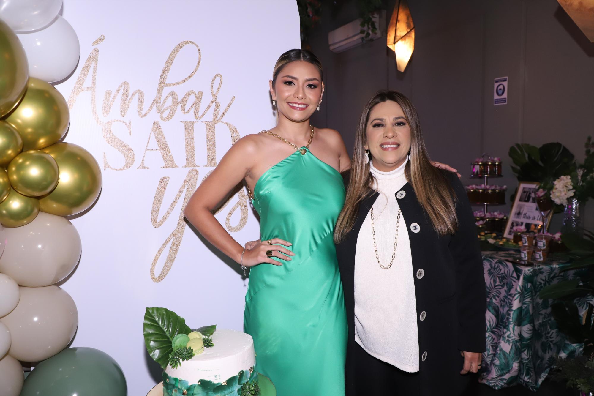 $!Ámbar Marbella con su tía Claudia Chicuate.