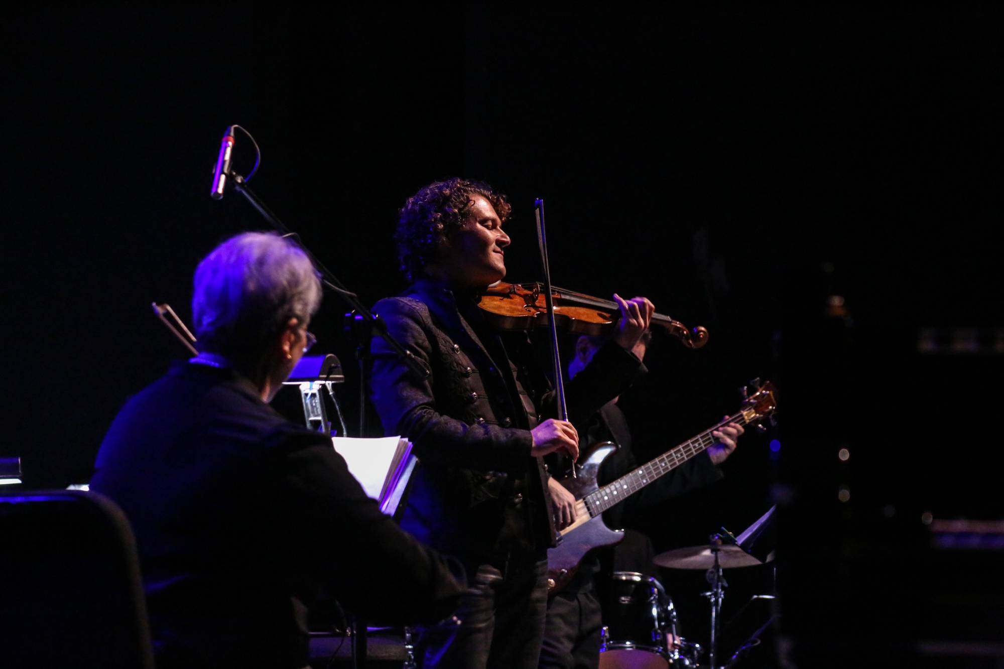 $!El concierto estuvo bajo la batuta (y el arco) de su director titular, el maestro Alexandre Da Costa.