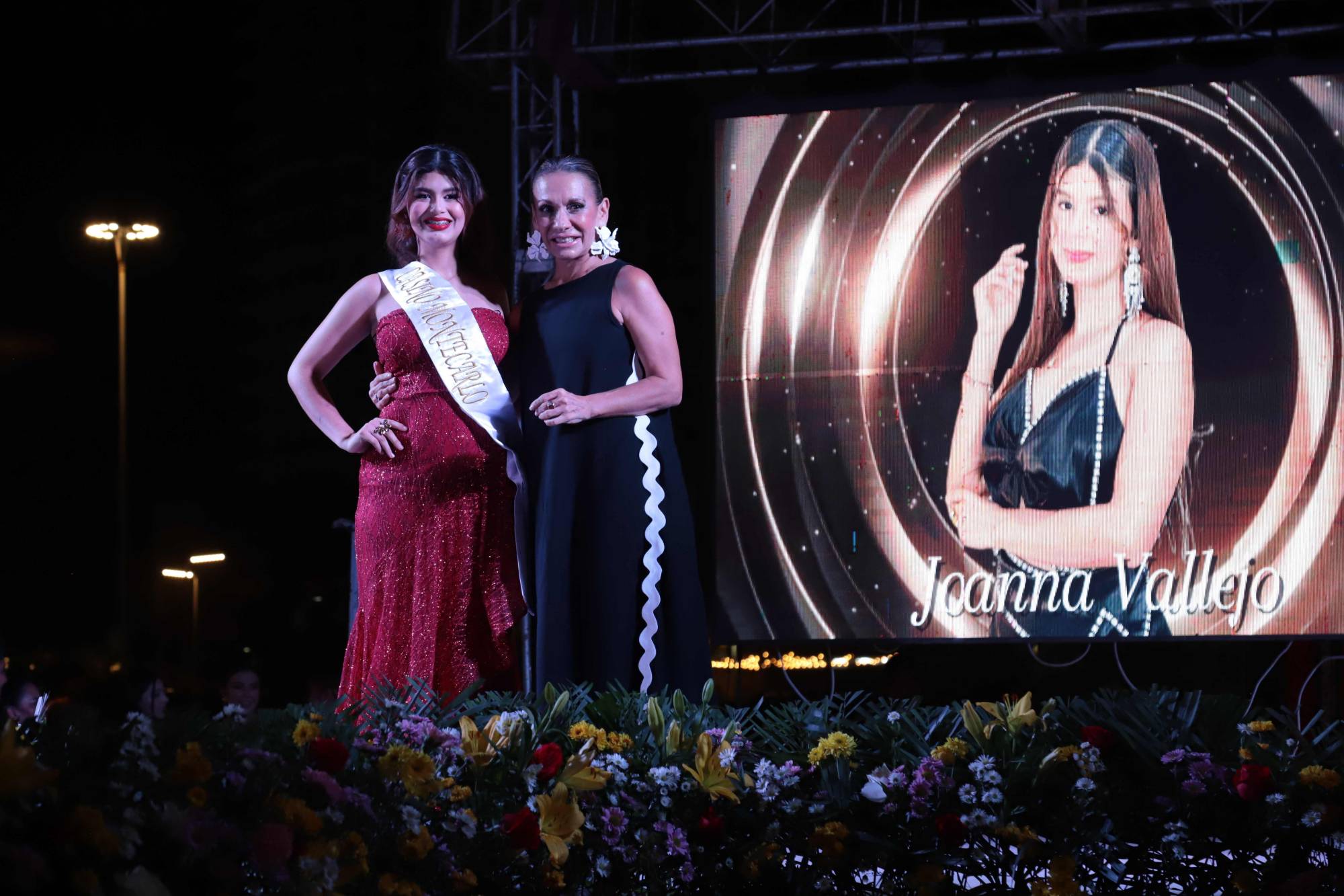 $!Melanie Nicole Cervantes Godínez recibió la banda de manos de Alin Torrero.