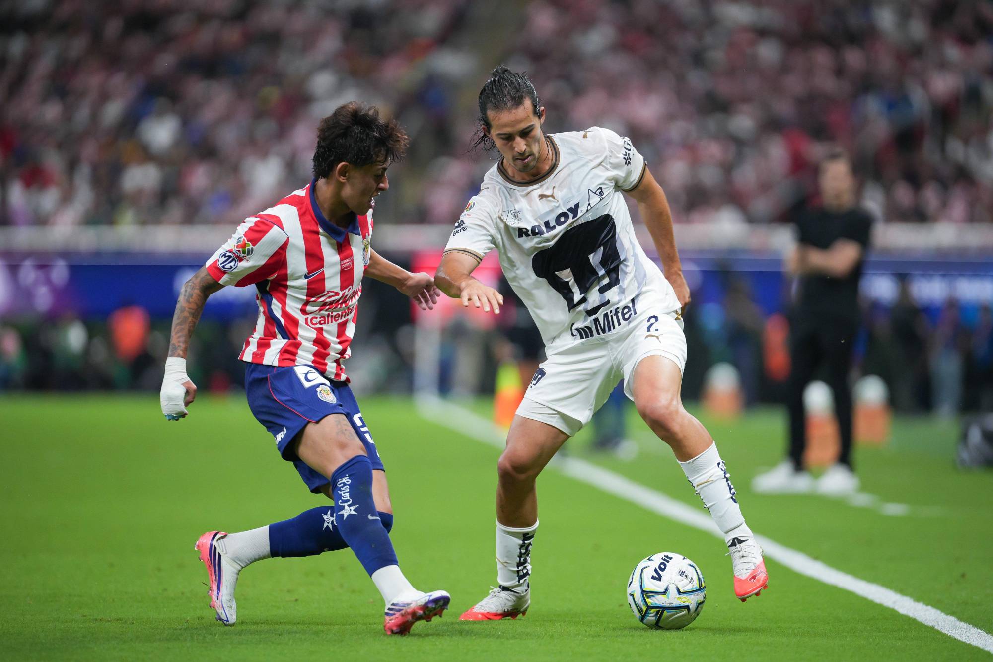 $!Chivas golea 3-0 a Pumas y asume el liderato momentáneo del Apertura 2026