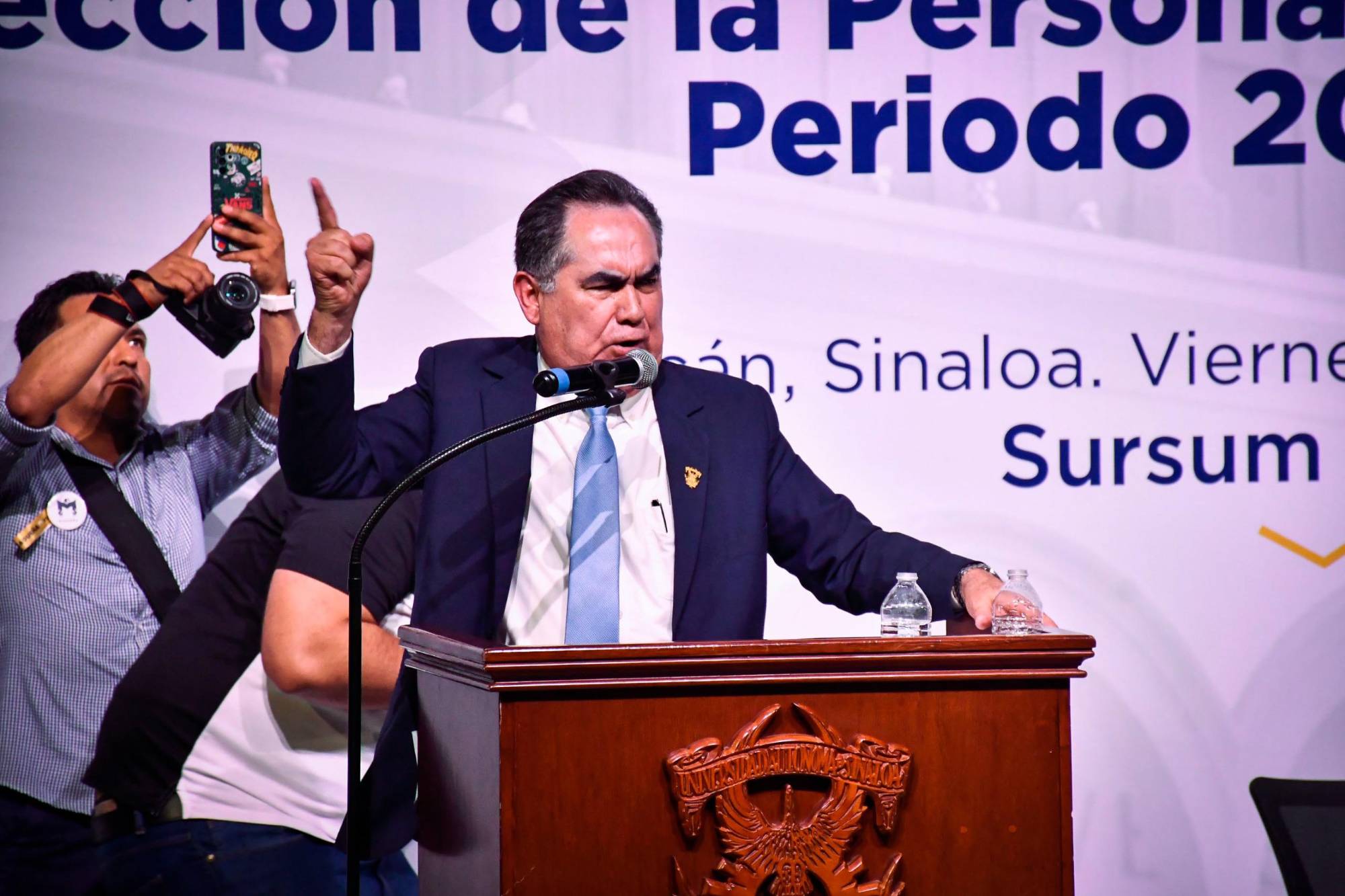 $!Última parada previo a votación en la UAS: comparecencia reventada a Denise Díaz y alfombra roja para Jesús Madueña