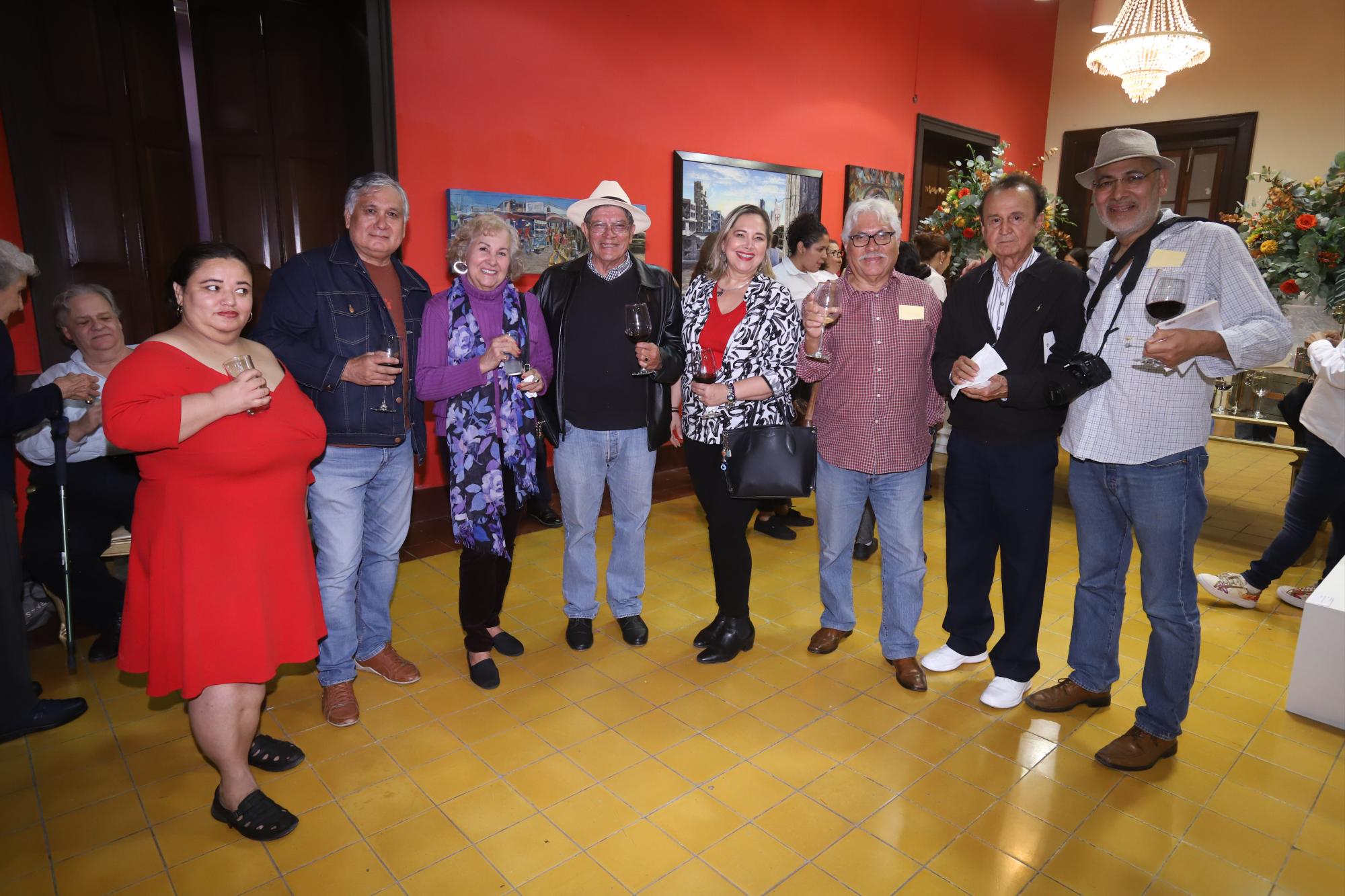 $!Marisa Olivarría, Adelaido López, Melly Peraza, Abel Cortez, Karla Valero, Prisciliano Cortez, Faustino López Osuna y Fred Álvarez.