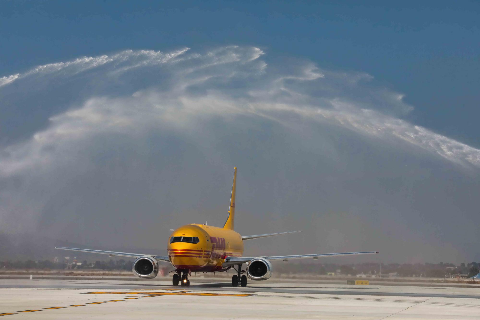 $!DHL inaugura el primer vuelo de carga en el AIFA