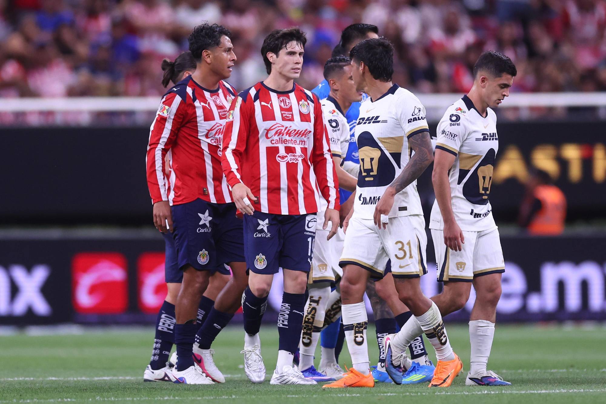 $!Chivas rescata empate agónico ante Pumas y sigue líder del Clausura 2026