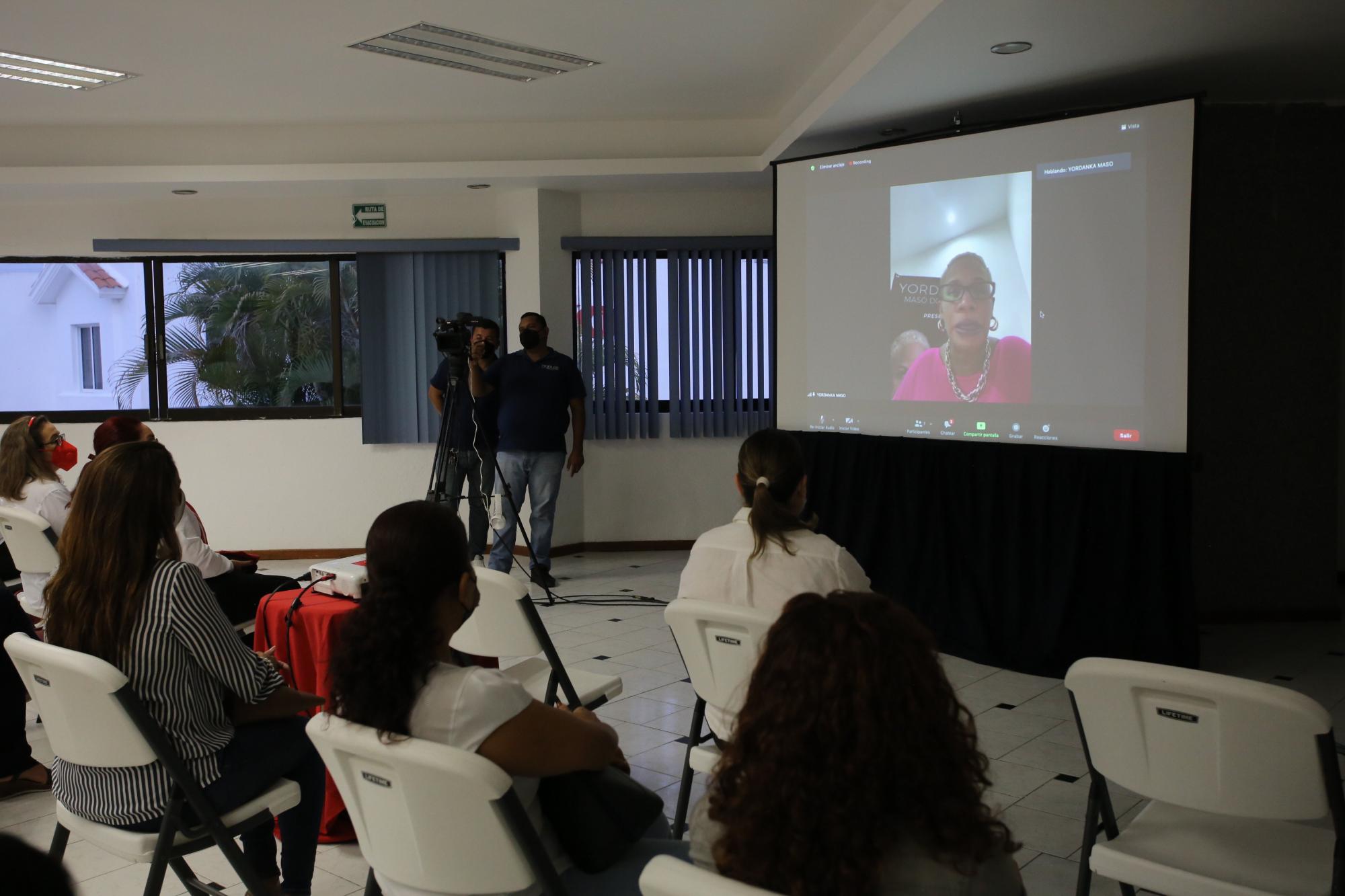 $!De manera virtual, la entrenadora de vida Yordanka Masó, presentó a mujeres mazatlecas la conferencia Miedo: Expresión de la Valentía.
