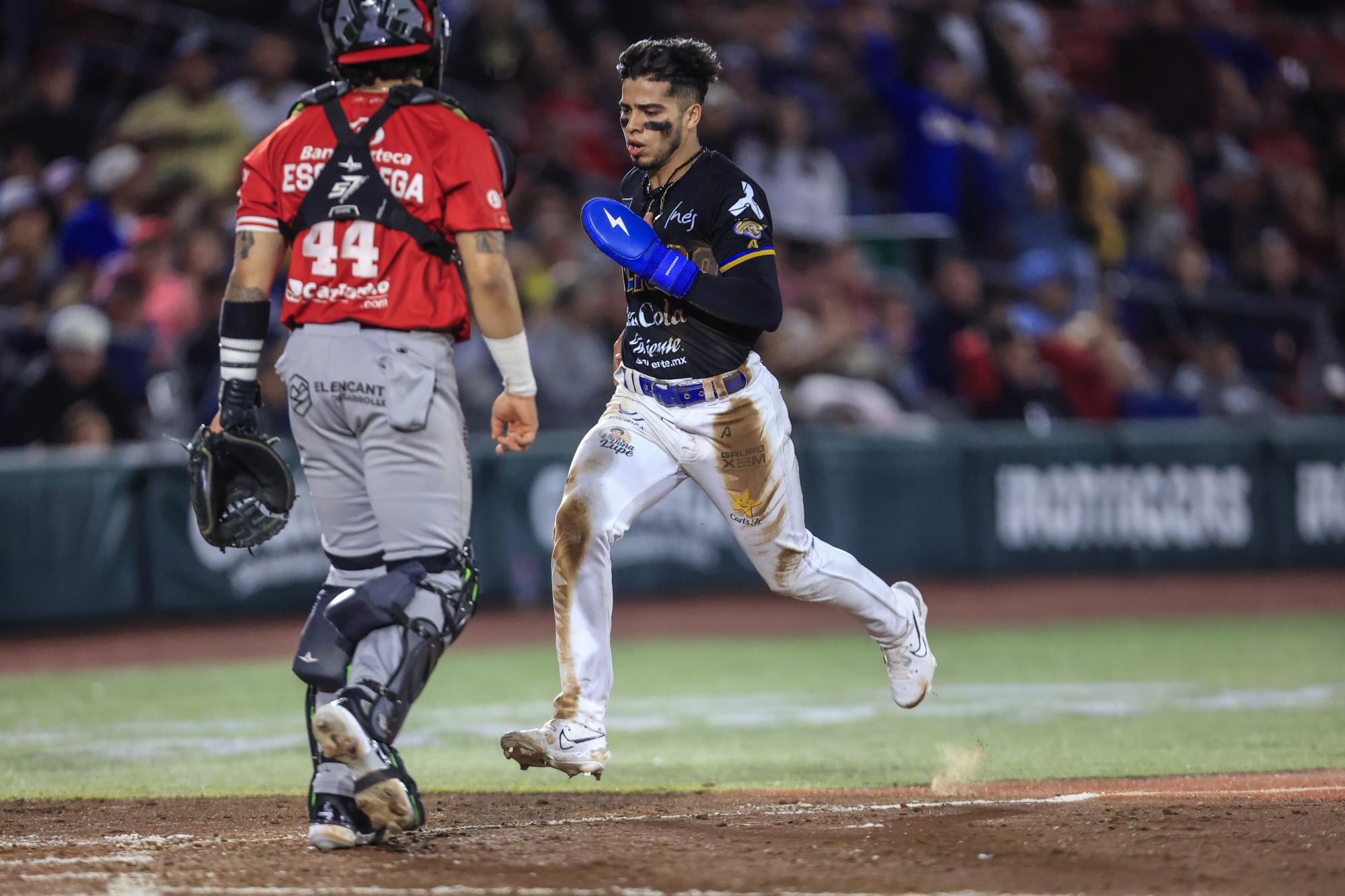 $!Venados de Mazatlán se pone a un triunfo de las semifinales, tras juego de locura