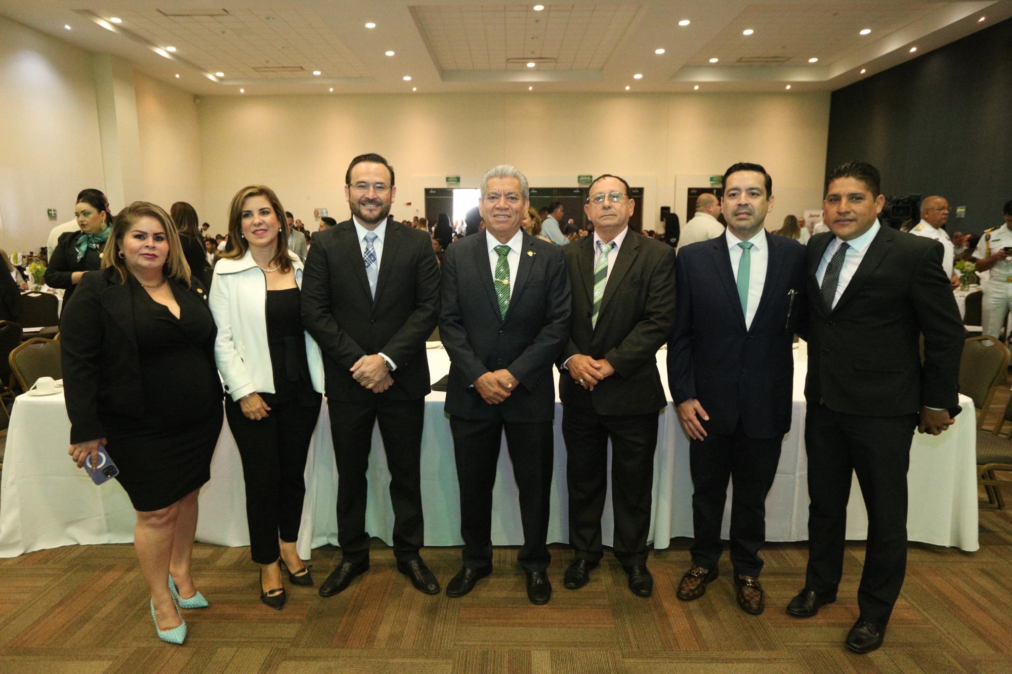 $!Betty Jara, Cristina Velarde, Pedro Ismael Tirado, Ignacio Lacunza, Javier Manjarrez, Jorge Cortez y Roberto Arellano.