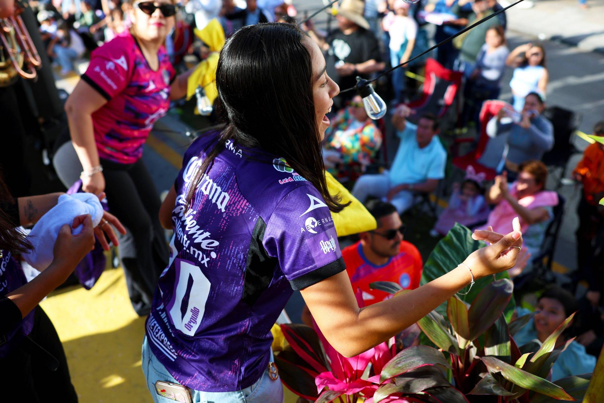 $!Cañoneras participan en el segundo desfile del Carnaval de Mazatlán