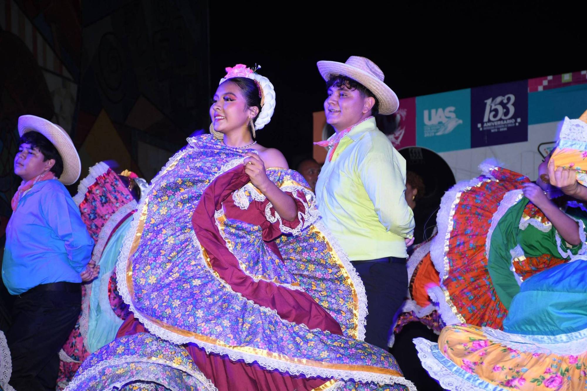 $!La gala contó con la participación de los grupos de danza “Huehuecoyotl” y “Danzón al vuelo”.