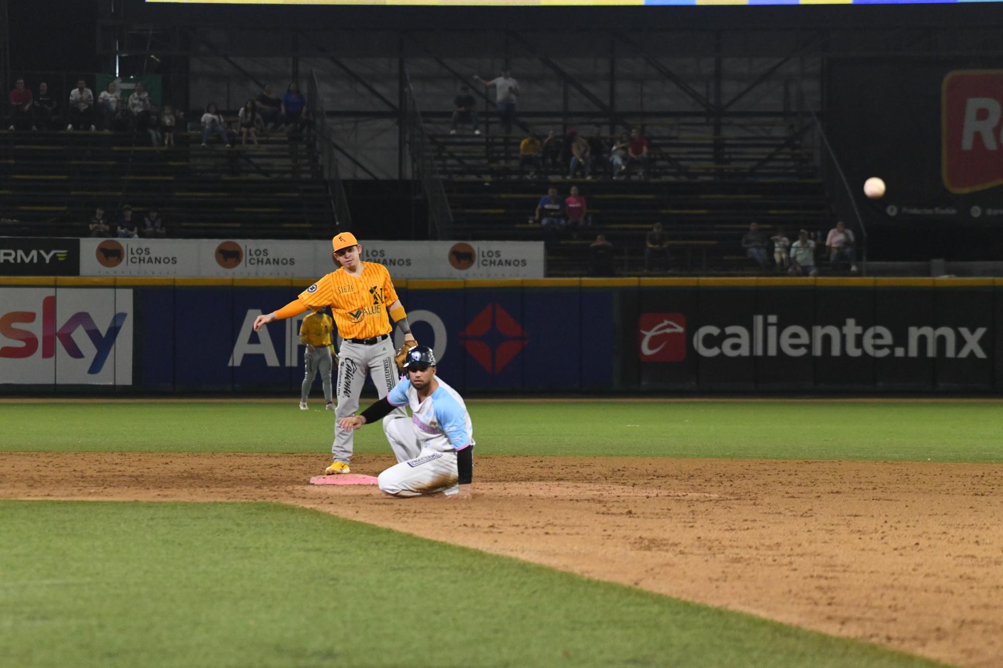 $!Algodoneros cuaja rally en la sexta y le quita lo invicto a Mayos