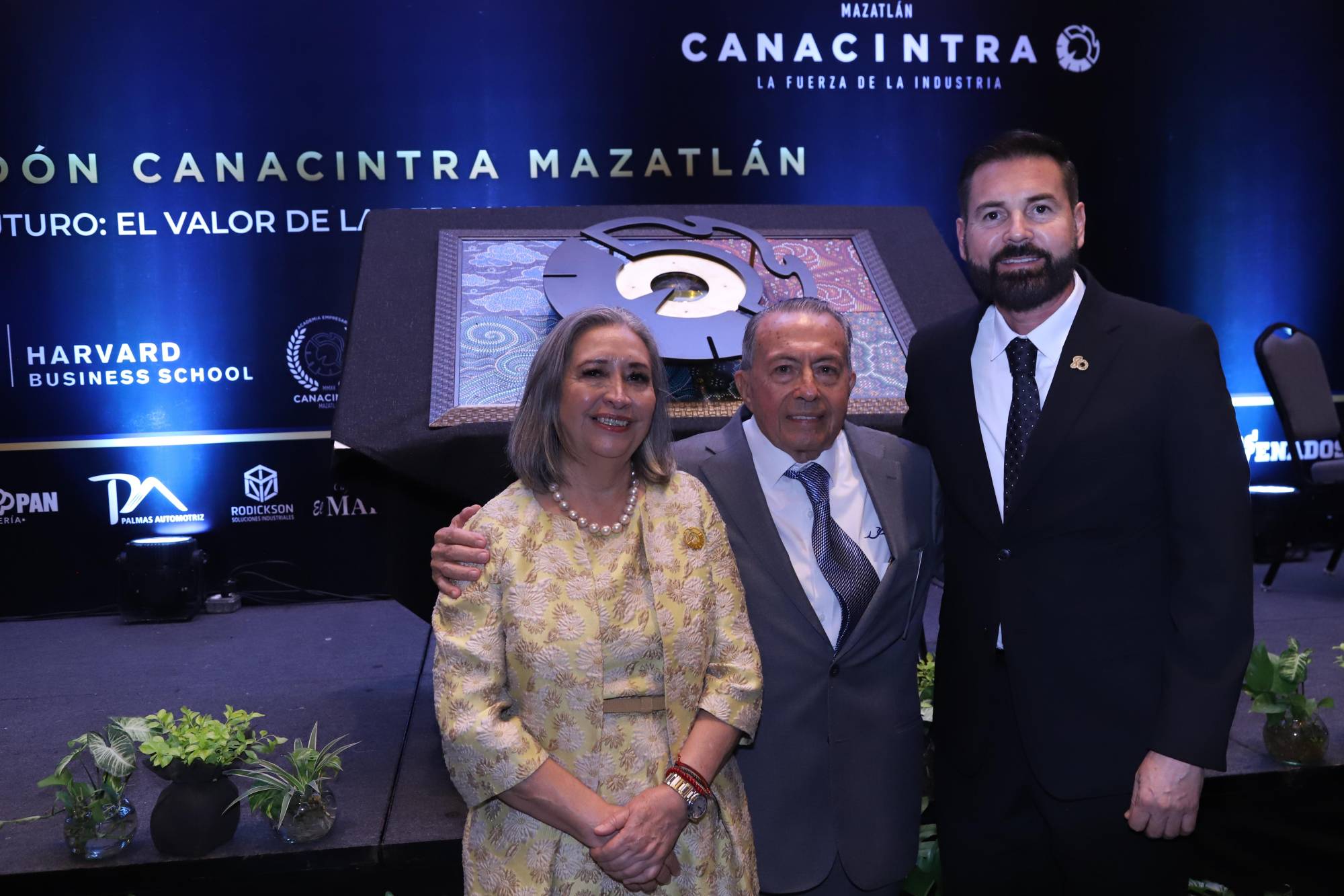 $!María Lourdes Medina Ortega, Leovi Carranza y Sergio Rojas, presidente de Canacintra Mazatlán.