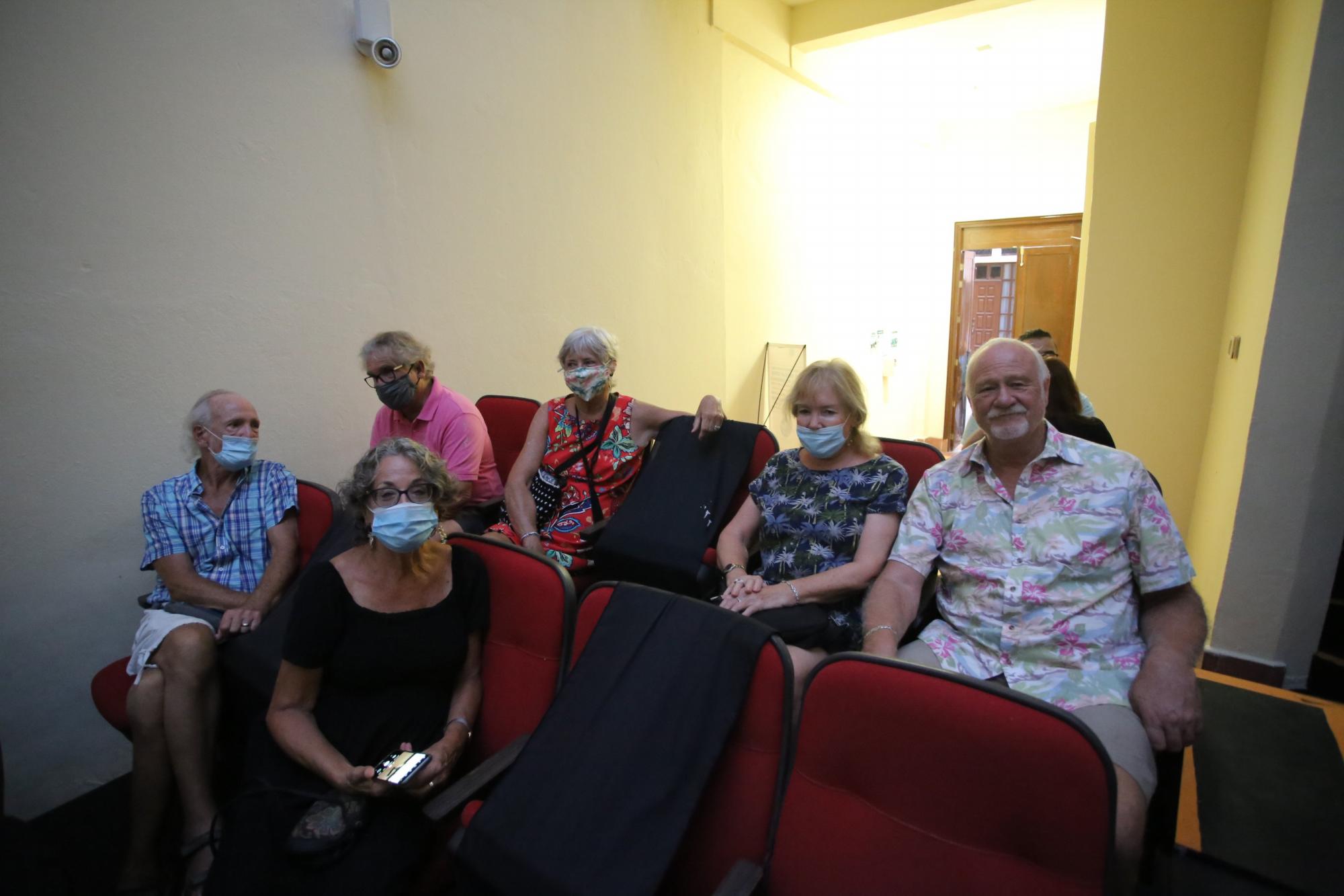 $!Integrantes de la comunidad extrajera del puerto disfrutaron de la velada.