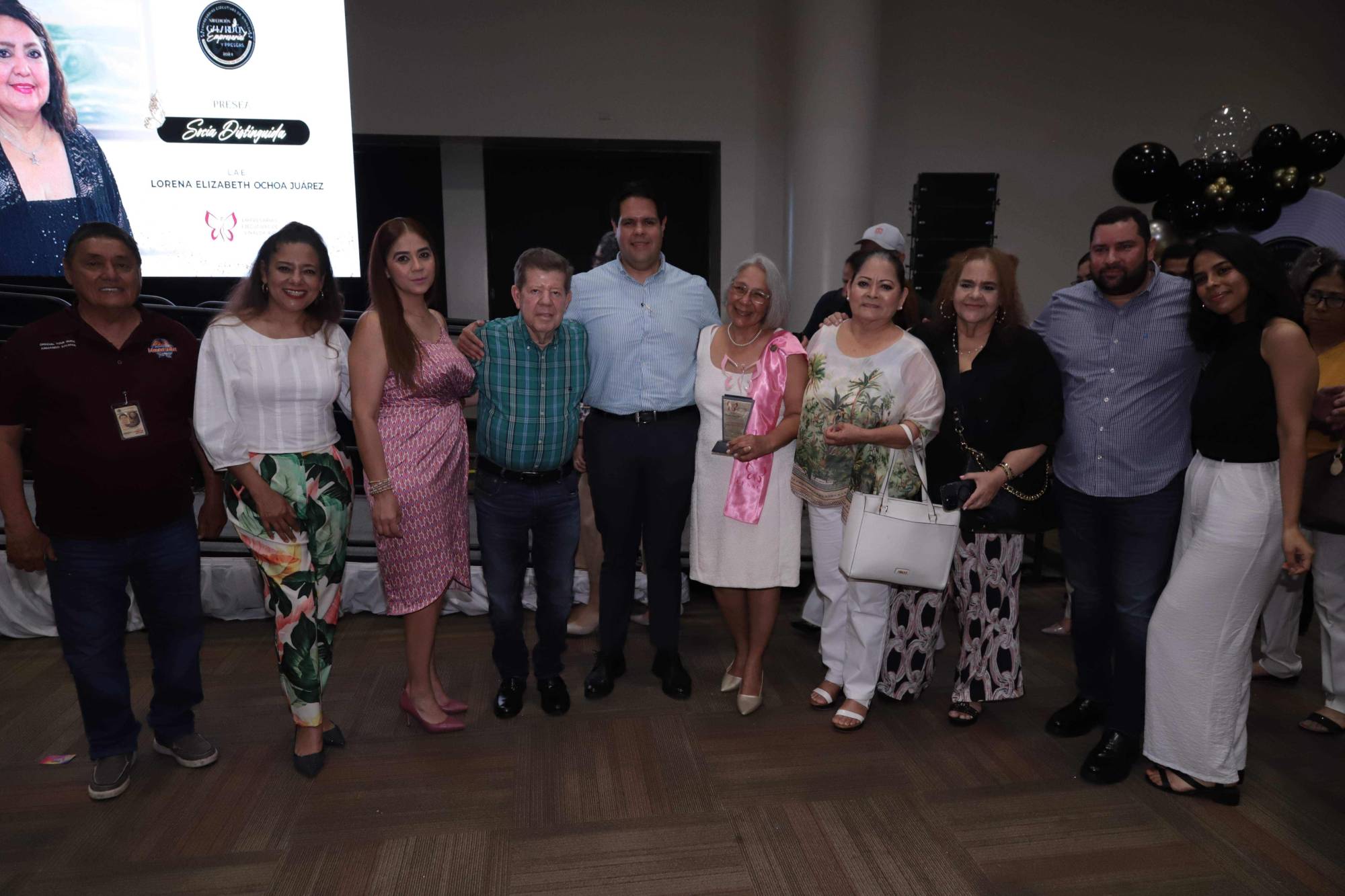 $!Lourdes Arellano Chávez entre sus familiares y amigos.