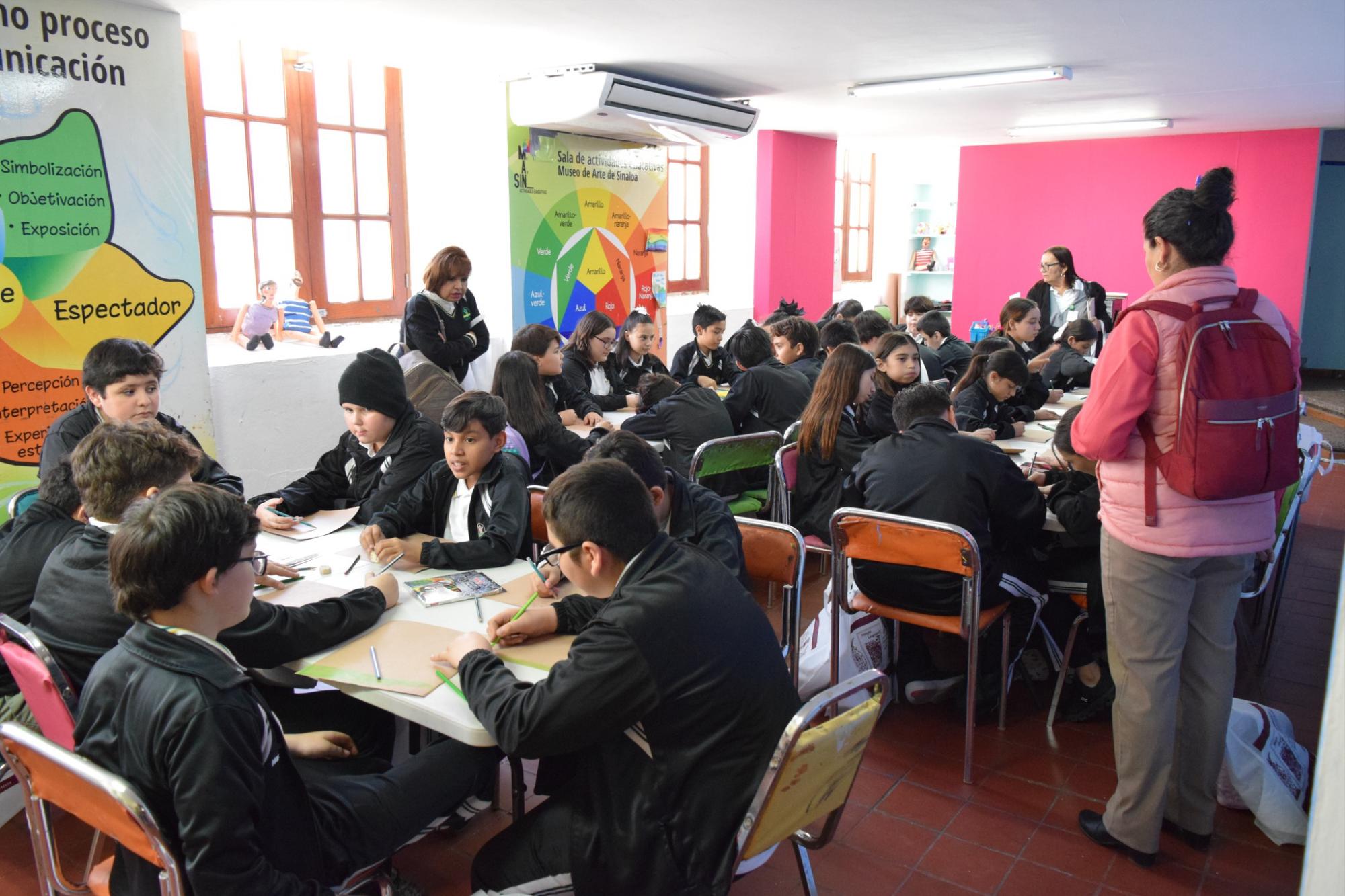 $!Al final, en la sala de Actividades Educativas, diseñaron una idea de portada para un libro de texto.