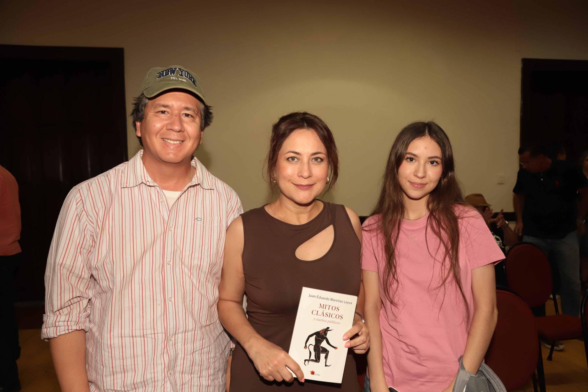 $!Martín, Gisela y María Catalina Terminel.