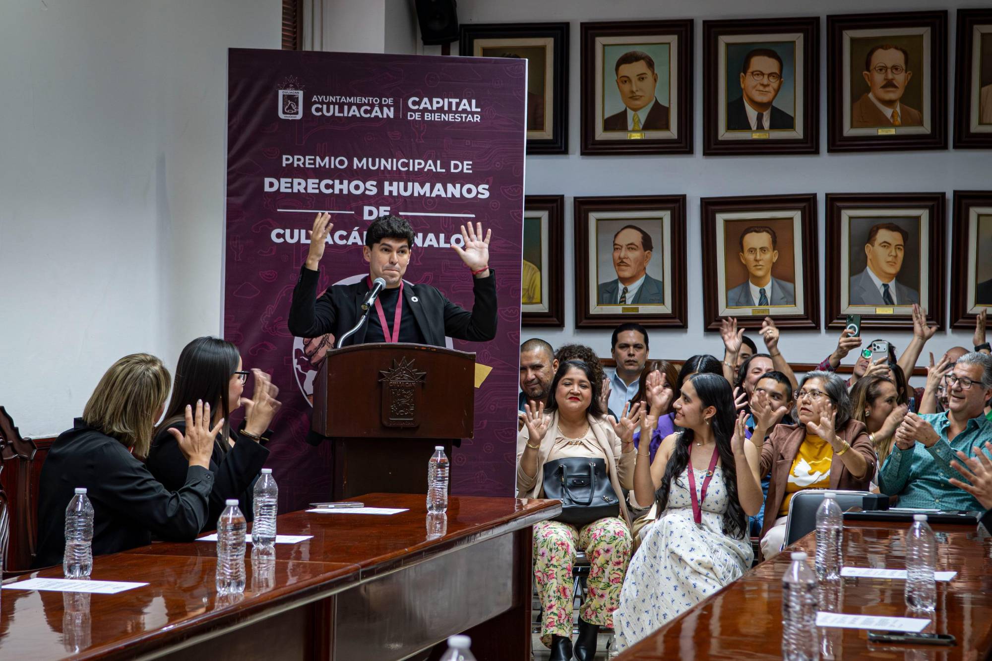 $!Reconocen a Elbri Franco y Claudio Meza por defender derechos de la niñez y promover inclusión de la comunidad sorda