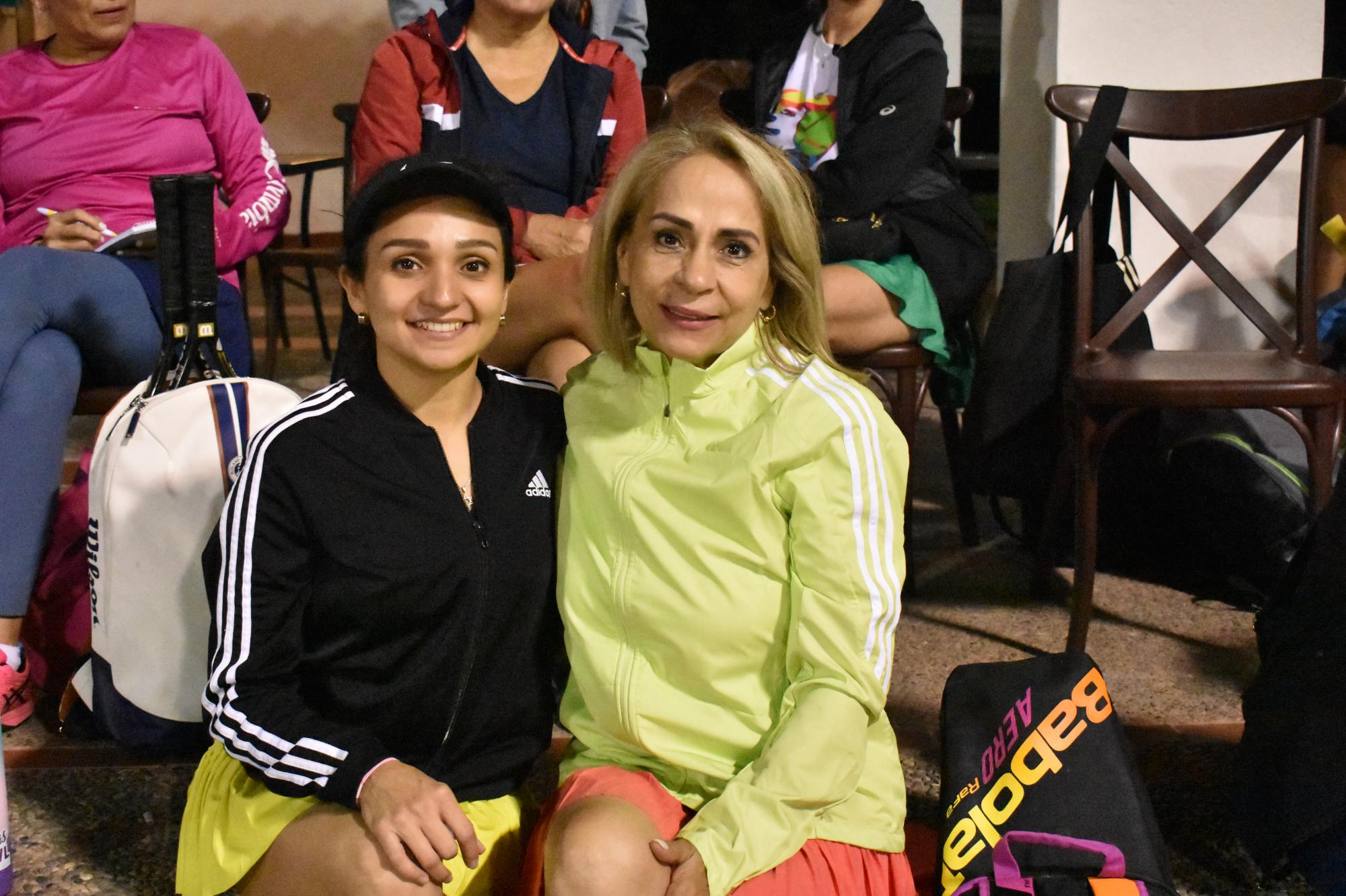 $!Lupita de Sánchez y Paty Álvarez, de Los Mochis.