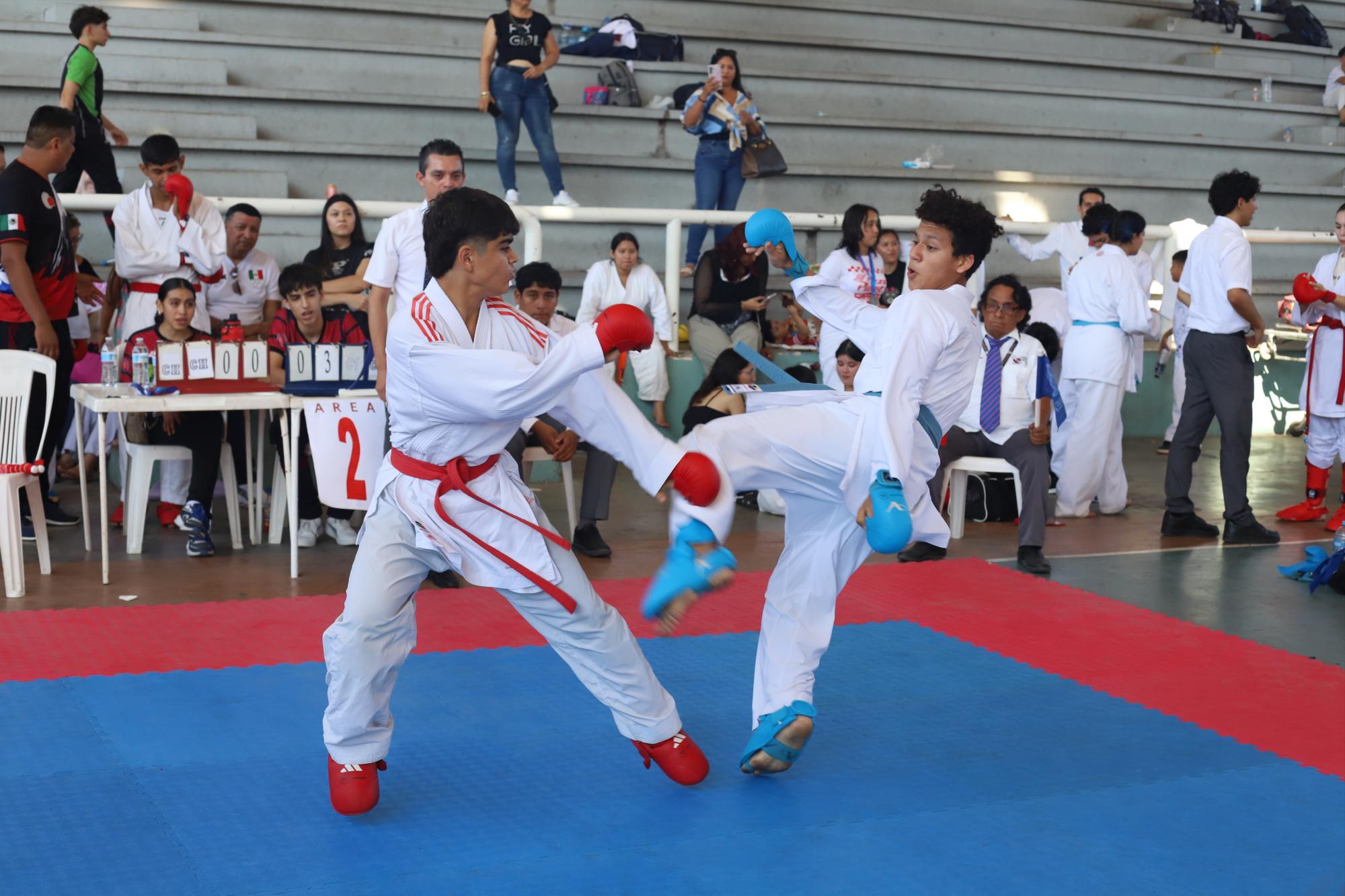 $!Diversos combates se realizaron en la justa.