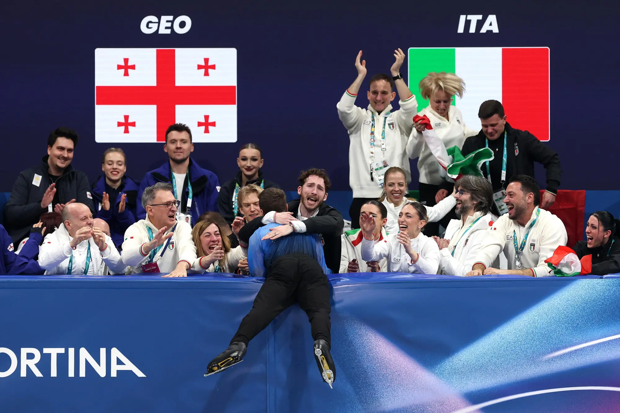 $!EU gana oro en la prueba por equipos de patinaje artístico en Milano Cortina 2026