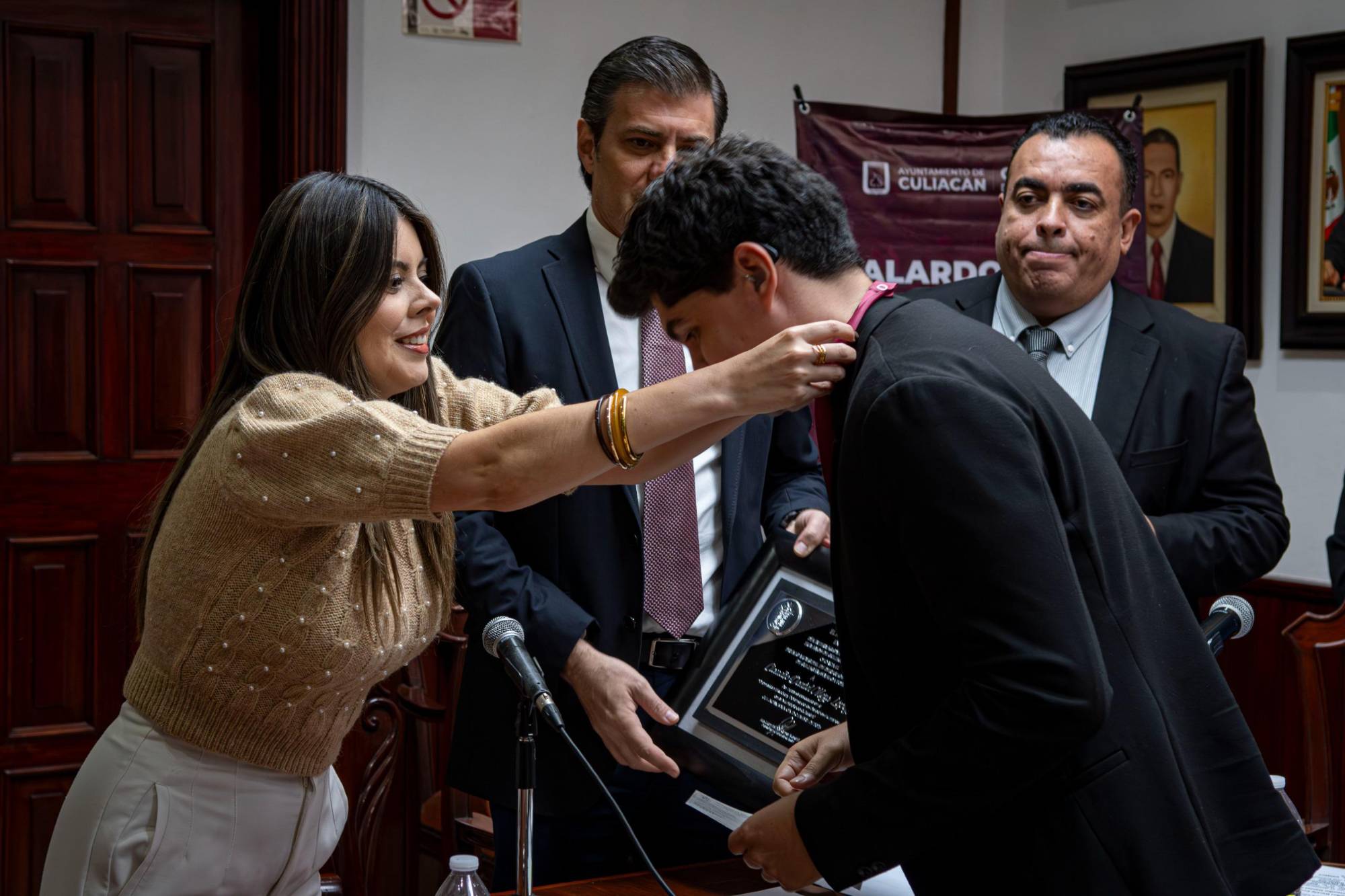 $!Reconocen a Elbri Franco y Claudio Meza por defender derechos de la niñez y promover inclusión de la comunidad sorda