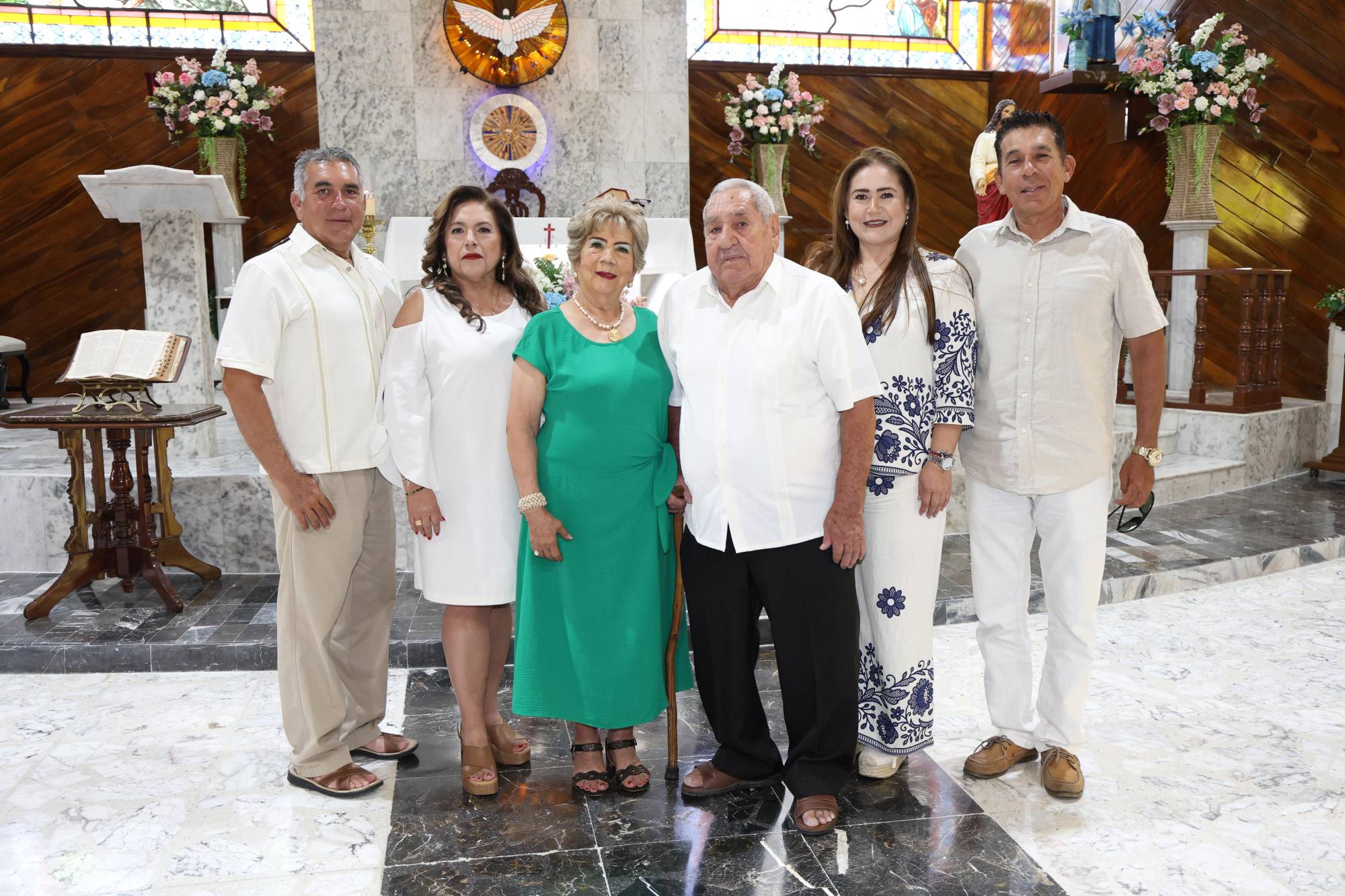 $!Lucy Calleros de Soto y José Luis Soto entre sus hijos, José Cruz, Rocío, Karina y Miguel Ángel.