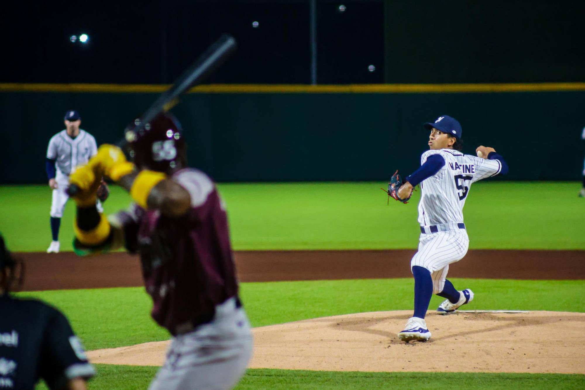 $!Tomateros caza a Jaguares en entradas extras y empareja la serie