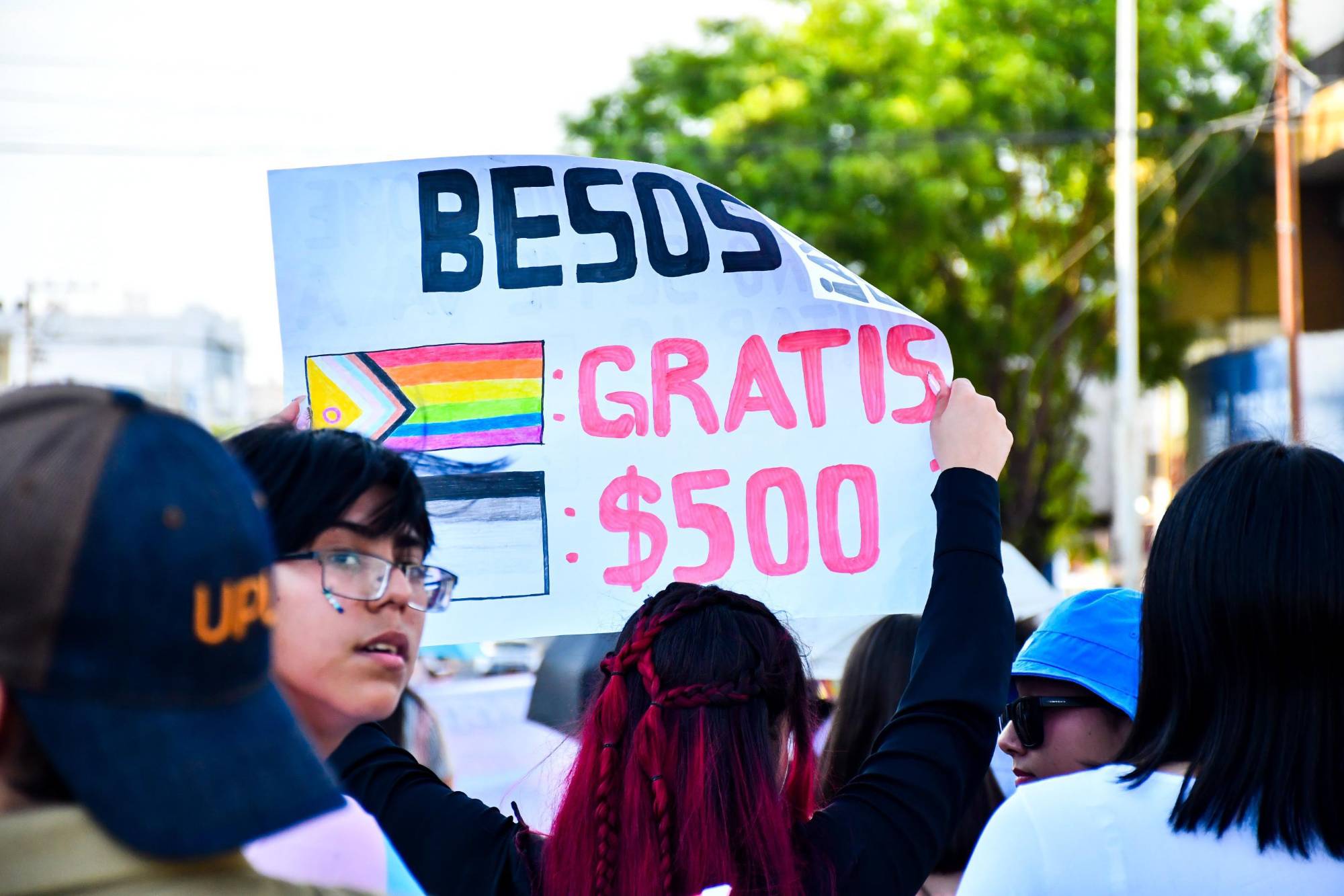 $!Lanzan llamado a la paz y a la inclusión en Marcha de la Diversidad Sexual en Culiacán