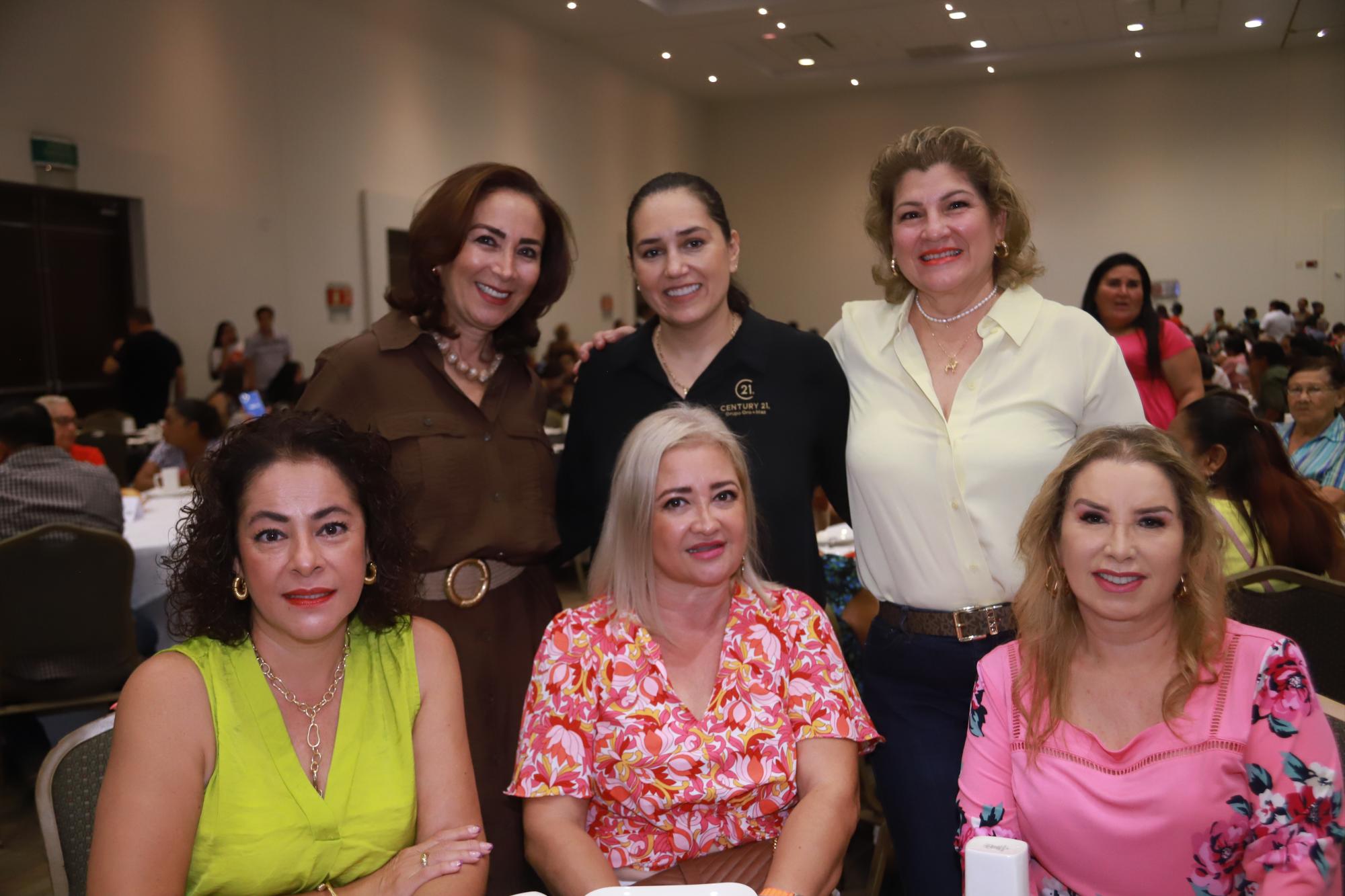 $!Lorena Peña, Kory Estrada, Rita Díaz, Giulia y Roxana Saracco y Rocío Acosta.