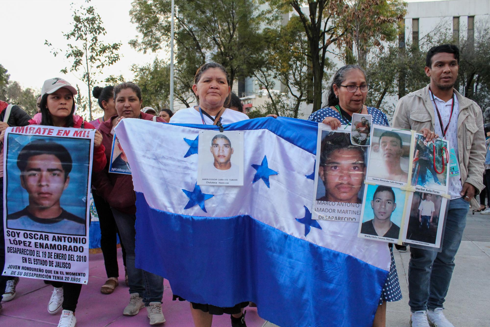 $!El hondureño Óscar López Enamorado desapareció en México hace trece años. La última vez que se comunicó con su familia estaba en Jalisco. En la imagen, una caravana de madres centroamericanas realizada en 2019.
