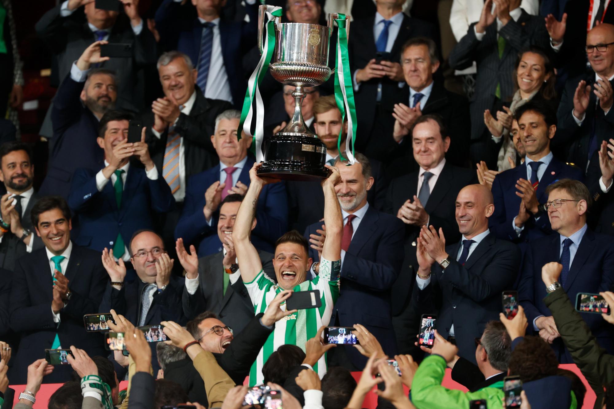 $!Real Betis y Andrés Guardado son campeones de la Copa del Rey en tanda de penales