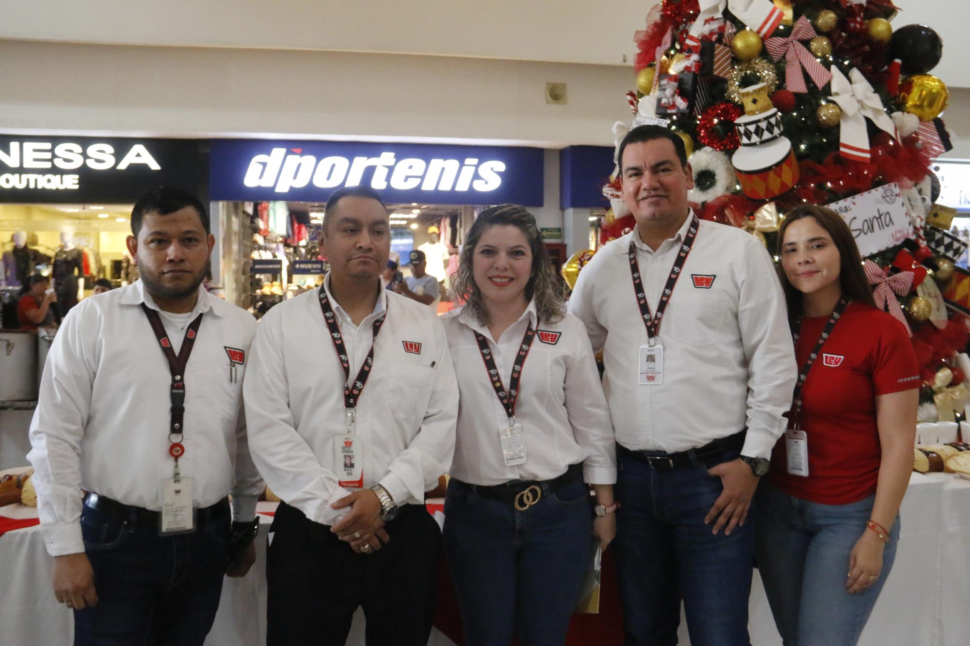 $!Jesús Beltrán, Raúl Muñoz (gerente), Lizeth Arredondo, Jesús Hernández y Julia Martínez.