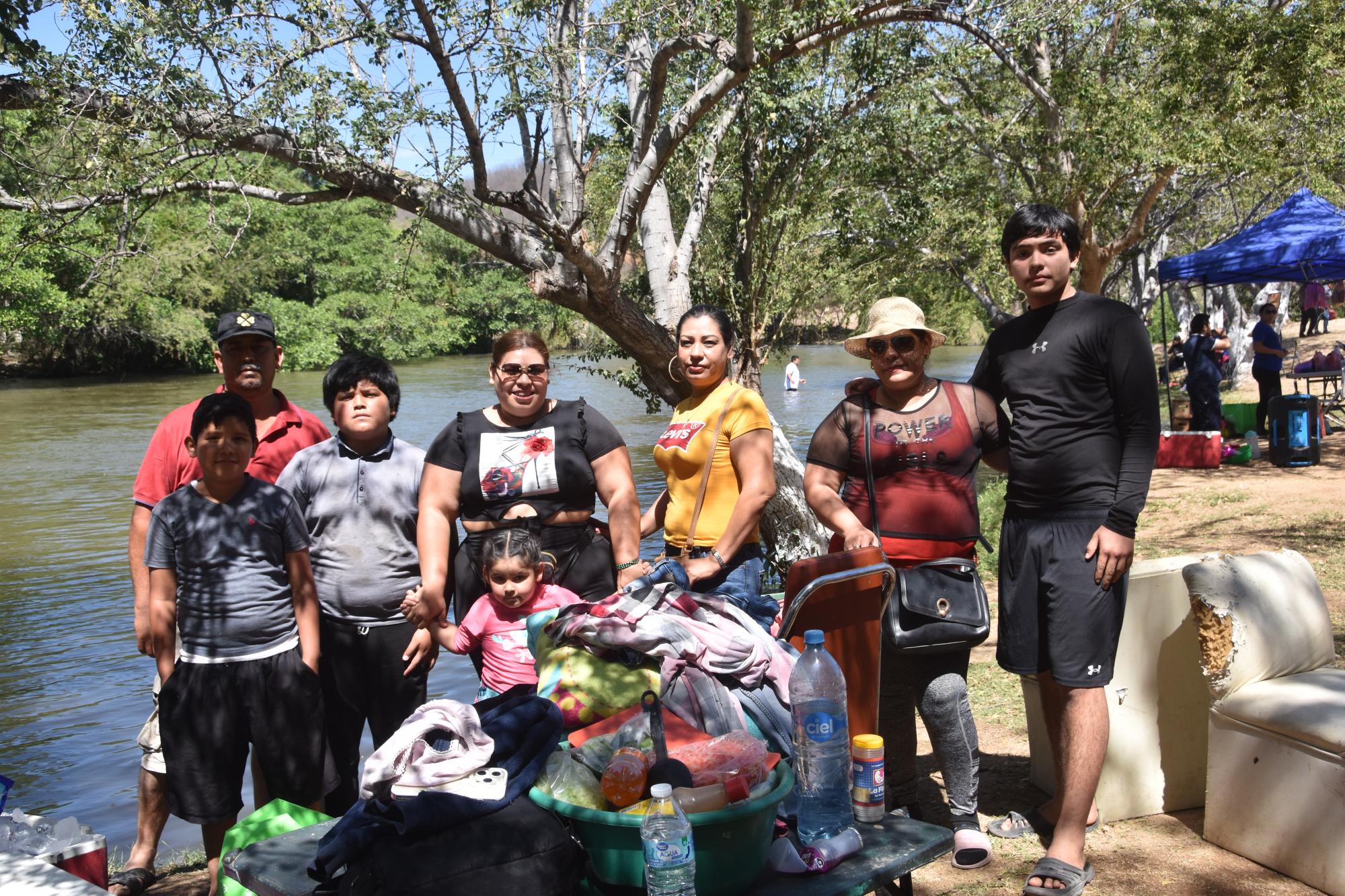 $!La familia Torres acudió a Sanalona a tomar un agradable descanso.