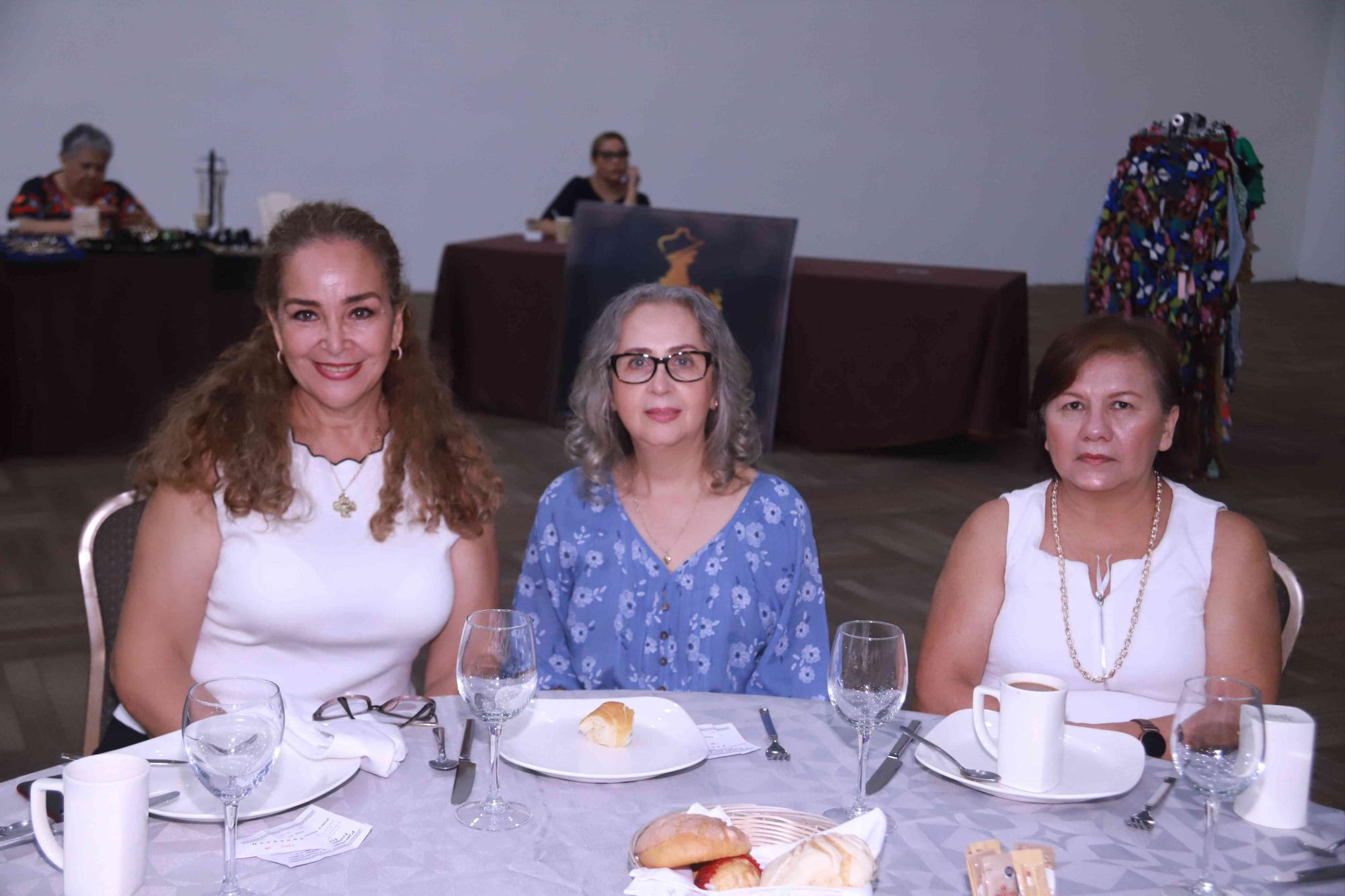 $!Irma Tirado, Irma Lerma de Tirado y Olivia Martínez.
