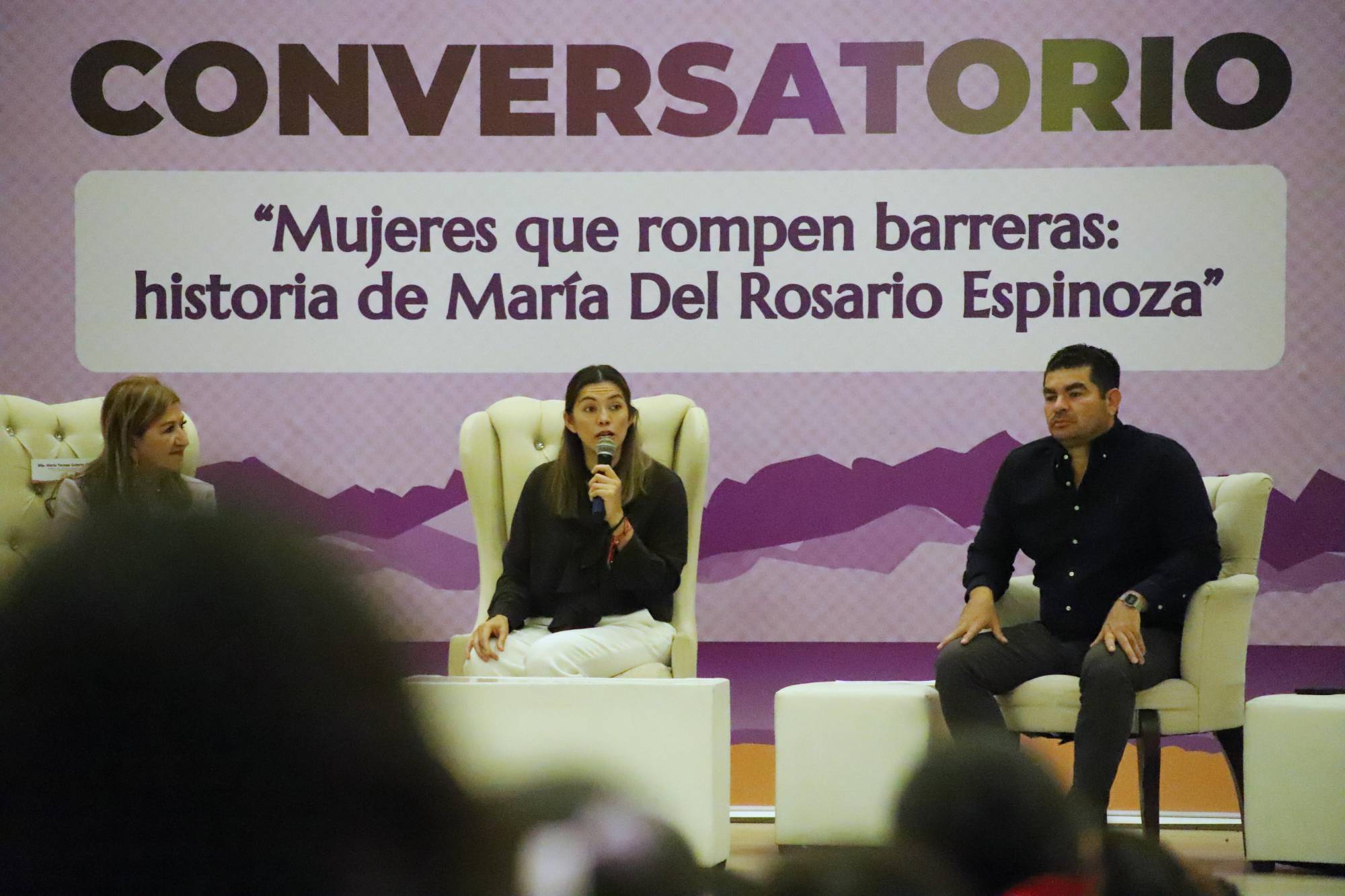 $!María del Rosario Espinoza inspira a jóvenes en Guasave en conversatorio ‘Mujeres que rompen barreras’