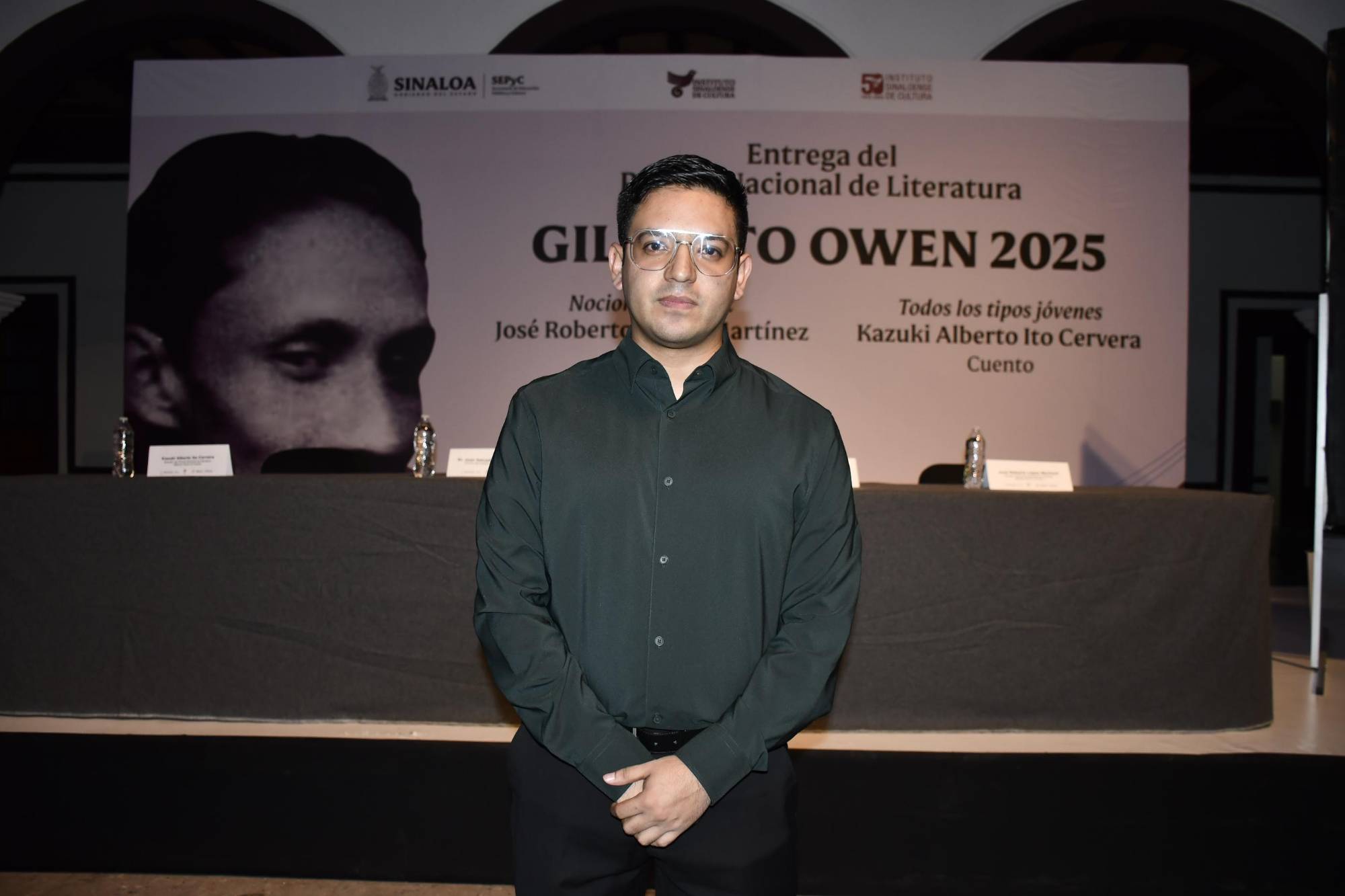 $!José Roberto López, ganador en la categoría de poesía con el libro Nociones de Luz.