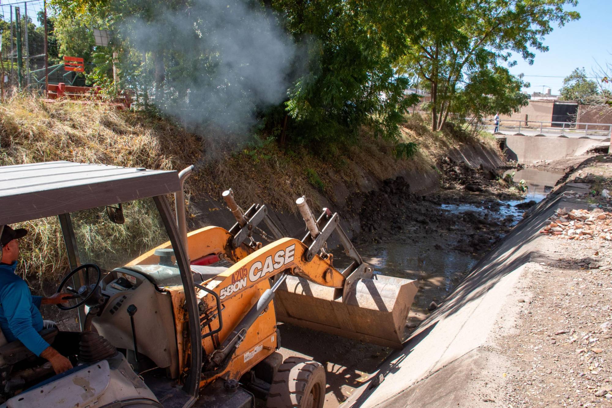 $!Mantiene Gobierno de Culiacán programa de limpieza y desazolve de arroyos pluviales activo