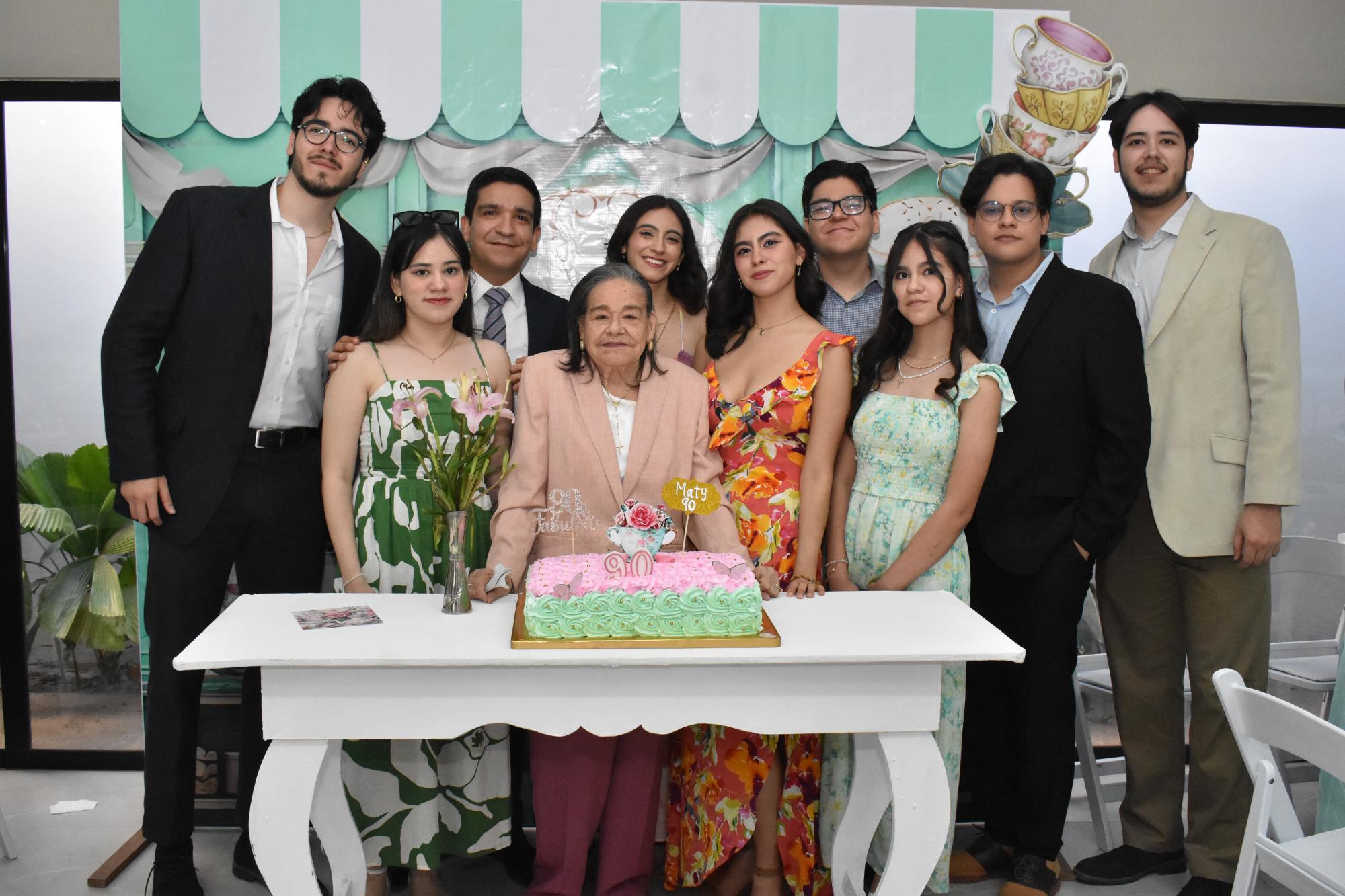 $!Sus nietos José Manuel, Andrea, Julio Alejandro, Ana Victoria, Martita, Diego, Lucía, Carlitos y Juan Pablo.