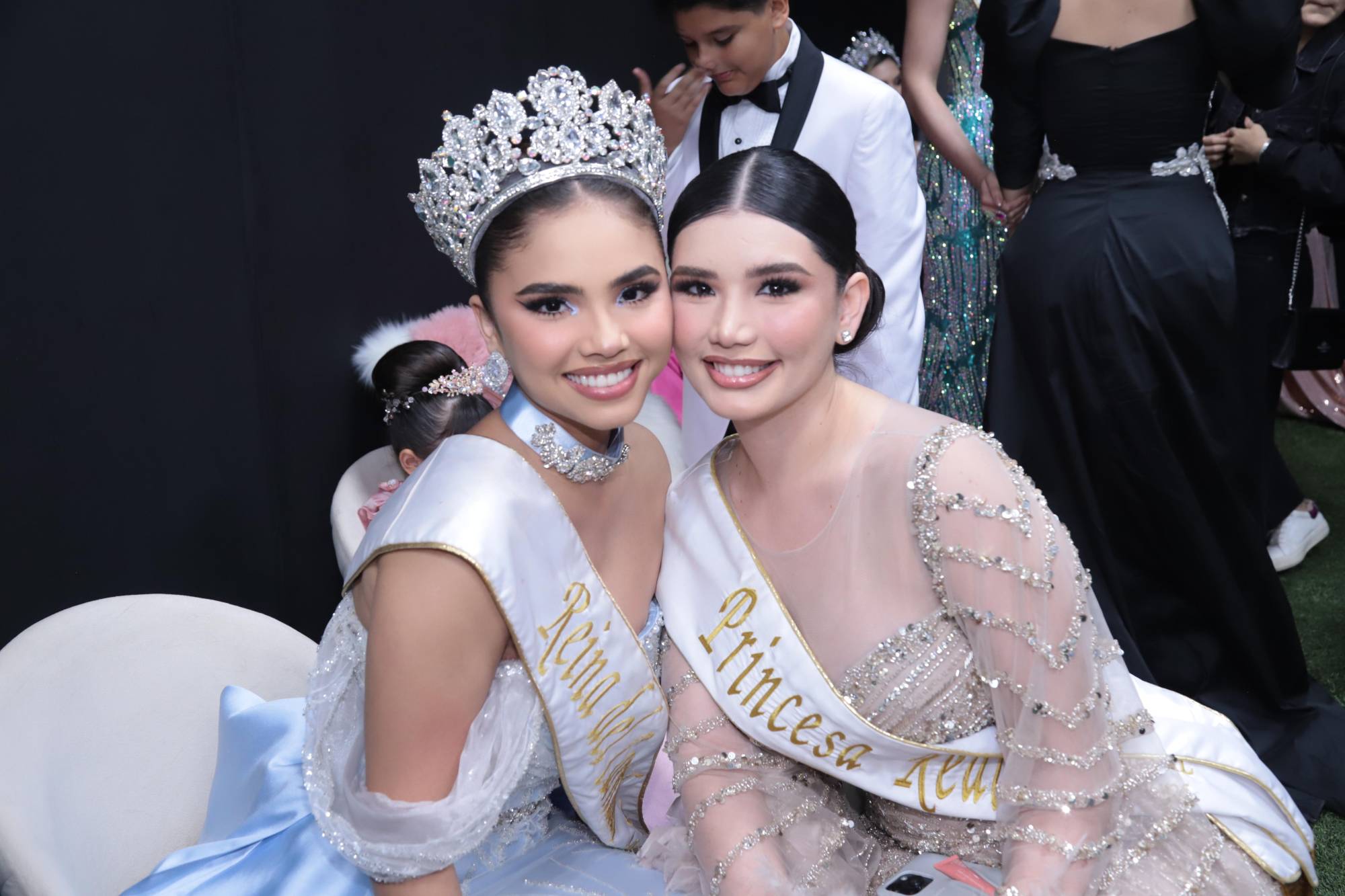 $!Carolina Ruelas, Reina del Carnaval 2024, junto a la Princesa Real 2025, Mariana Malverde.