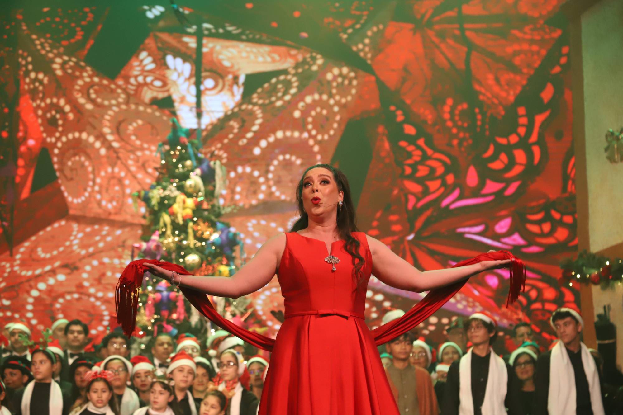 $!Sarah Holcombe brilló en el escenario del Teatro Ángela Peralta con una ejecución emotiva y elegante.