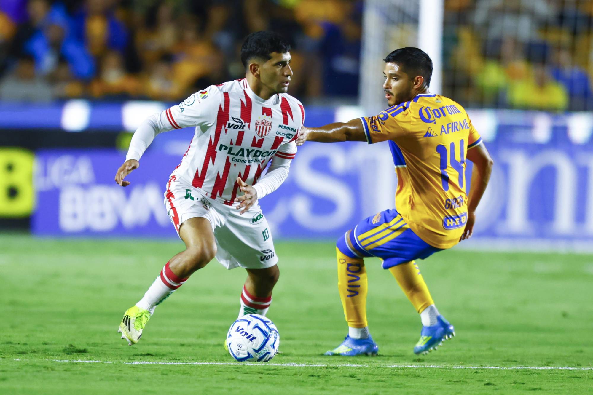 $!Tigres y Necaxa igualan en vibrante partido en el Volcán
