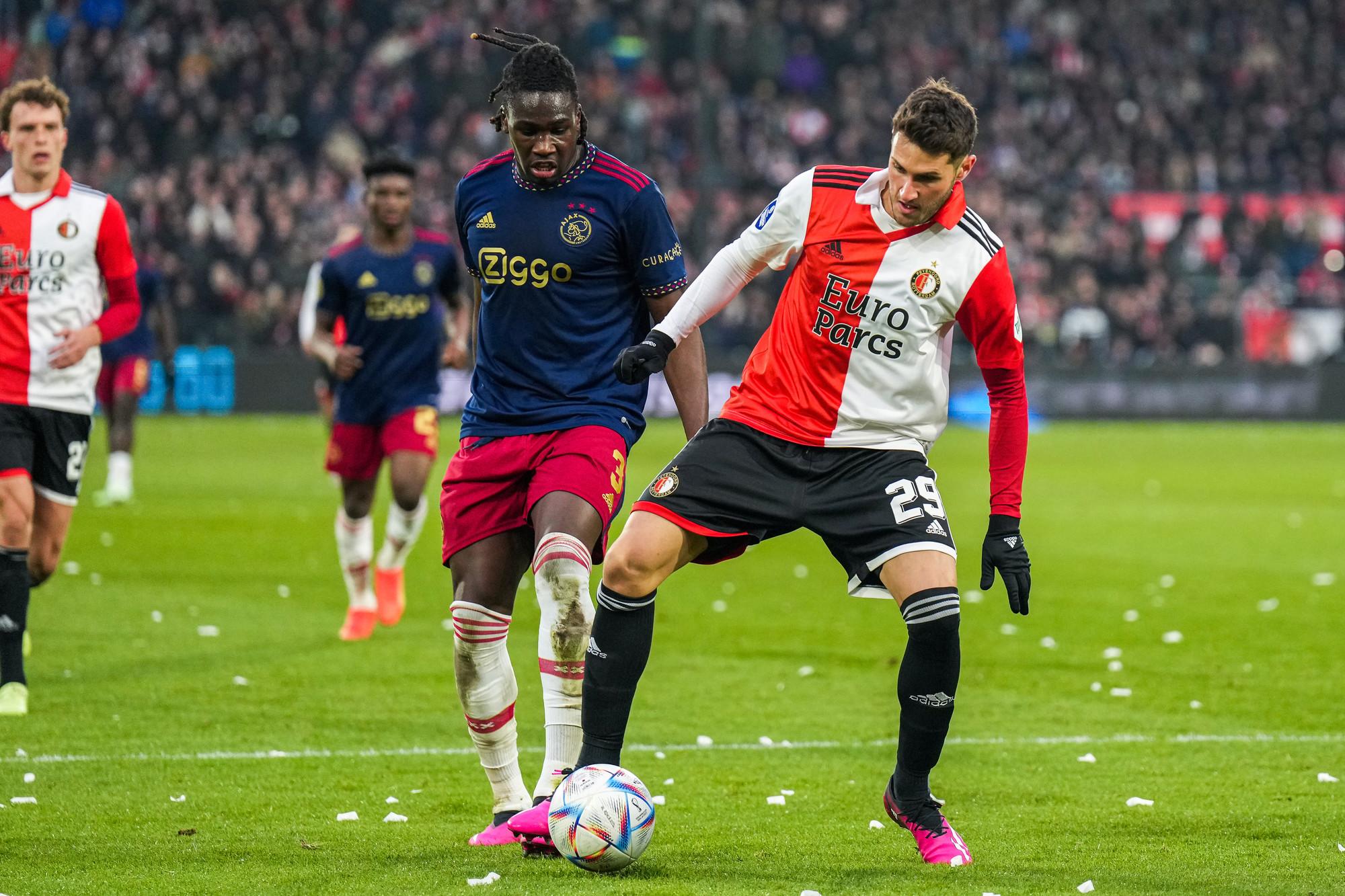 $!Ajax rescata el empate ante el líder Feyenoord, en duelo de mexicanos