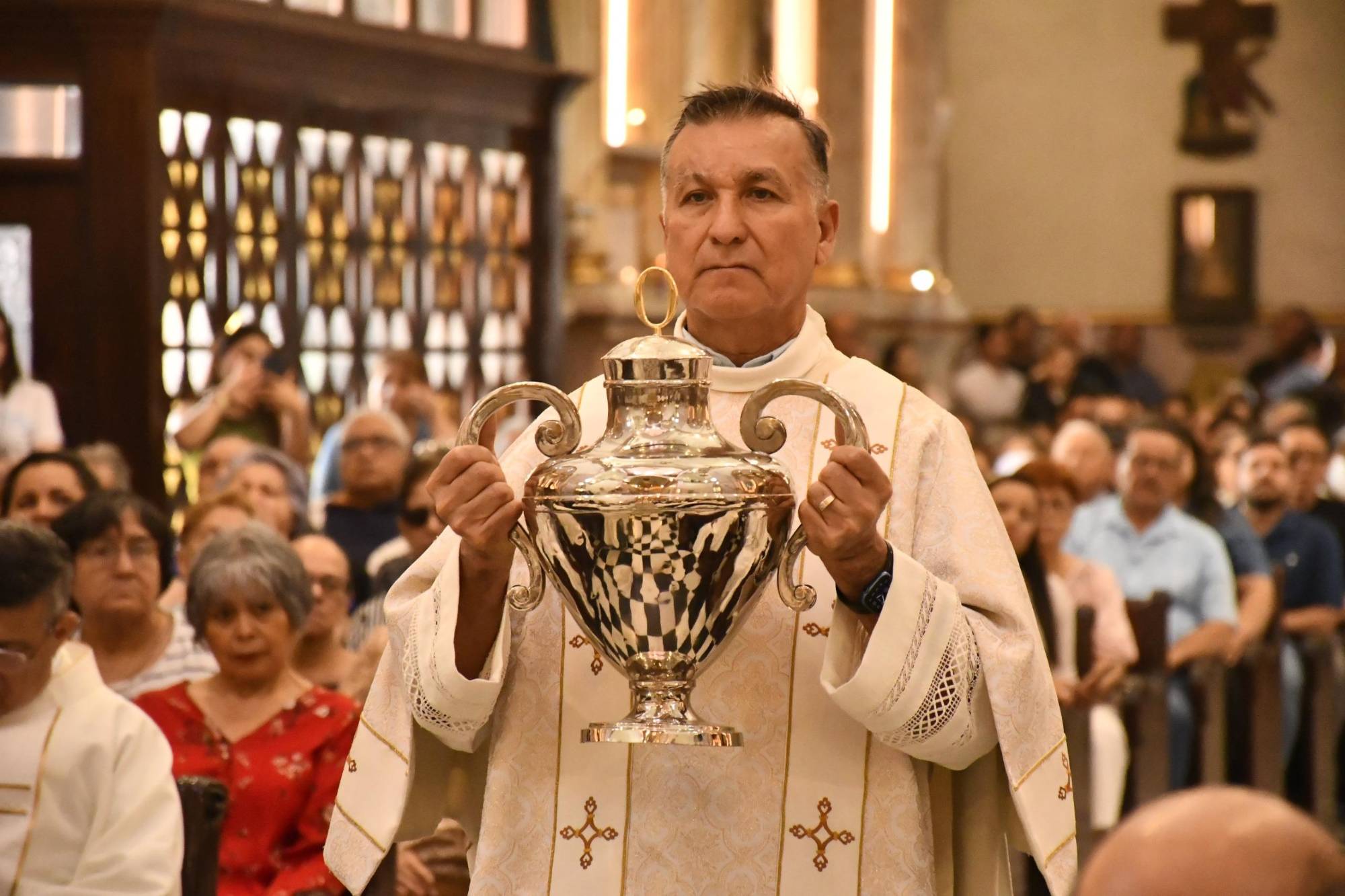 $!Obispo de Culiacán recibe renovación de promesas sacerdotales y bendice los santos óleos en la misa crismal